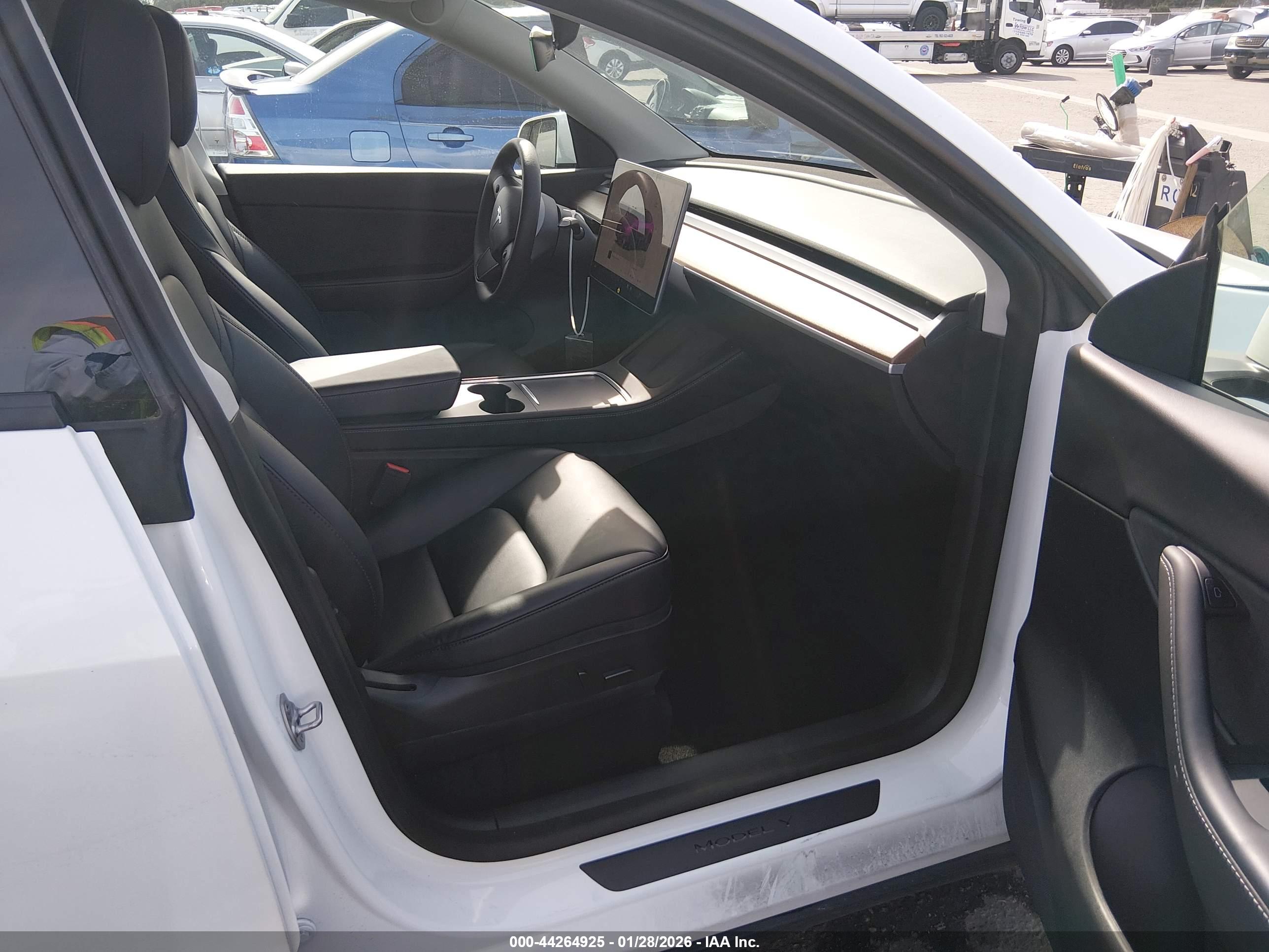 TESLA MODEL image 5