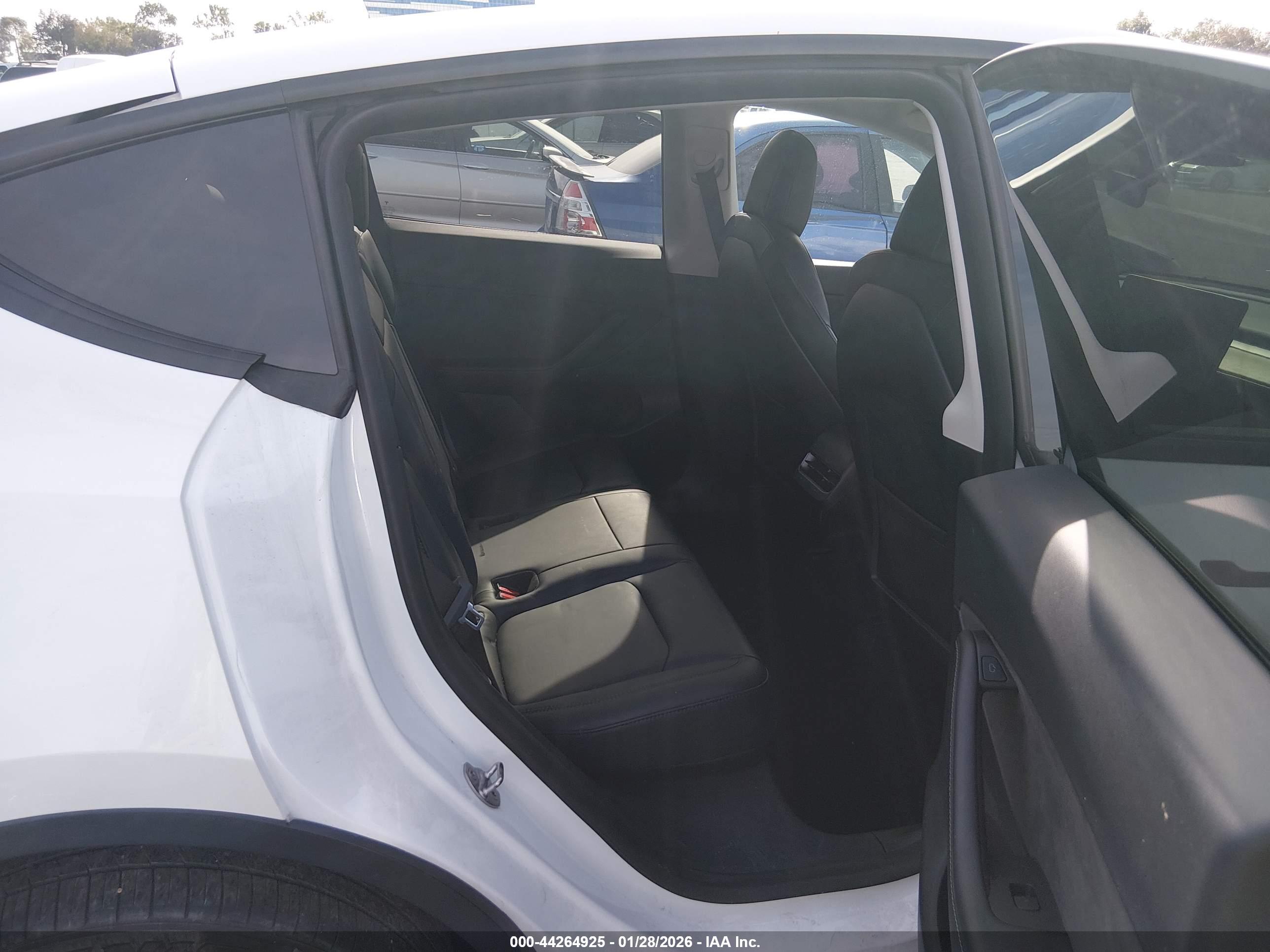 TESLA MODEL image 8