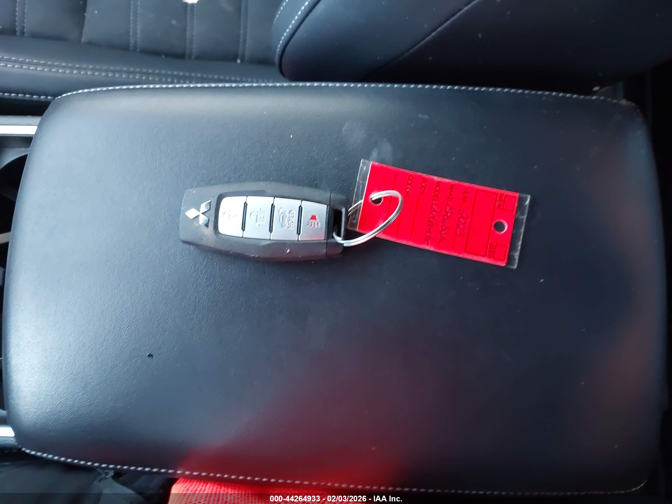 MITSUBISHI OUTLANDER image 11