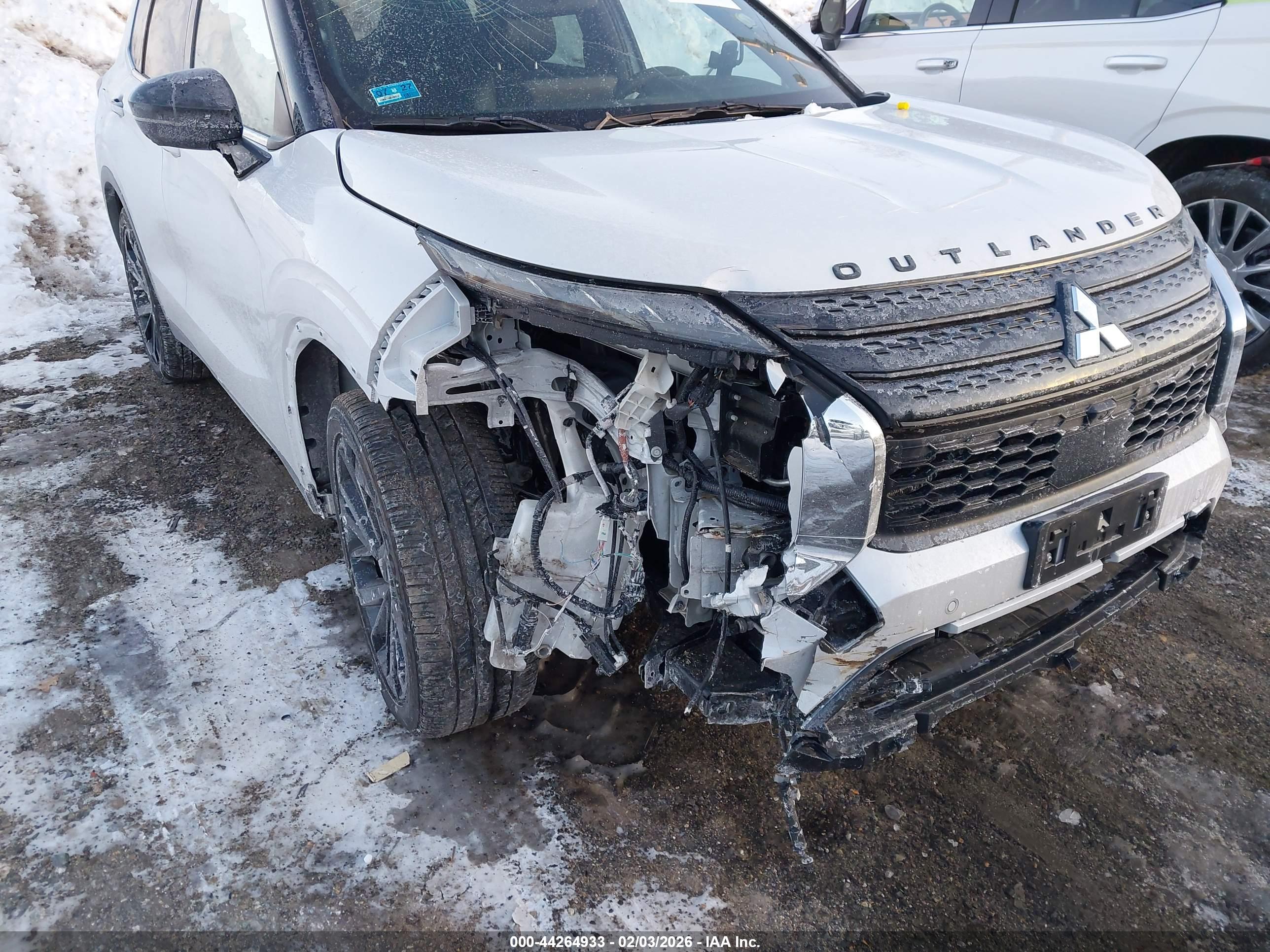 MITSUBISHI OUTLANDER image 6