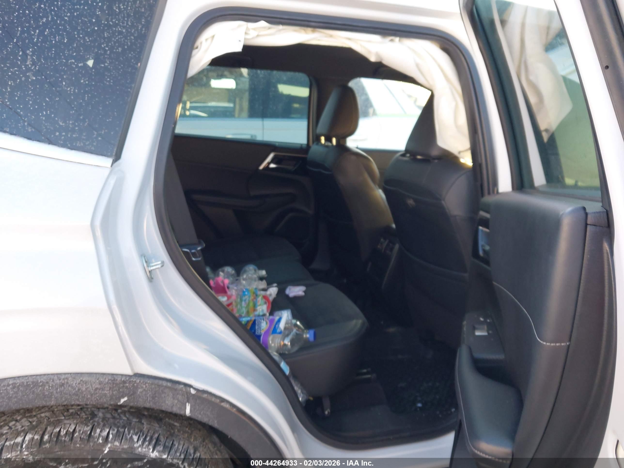 MITSUBISHI OUTLANDER image 8