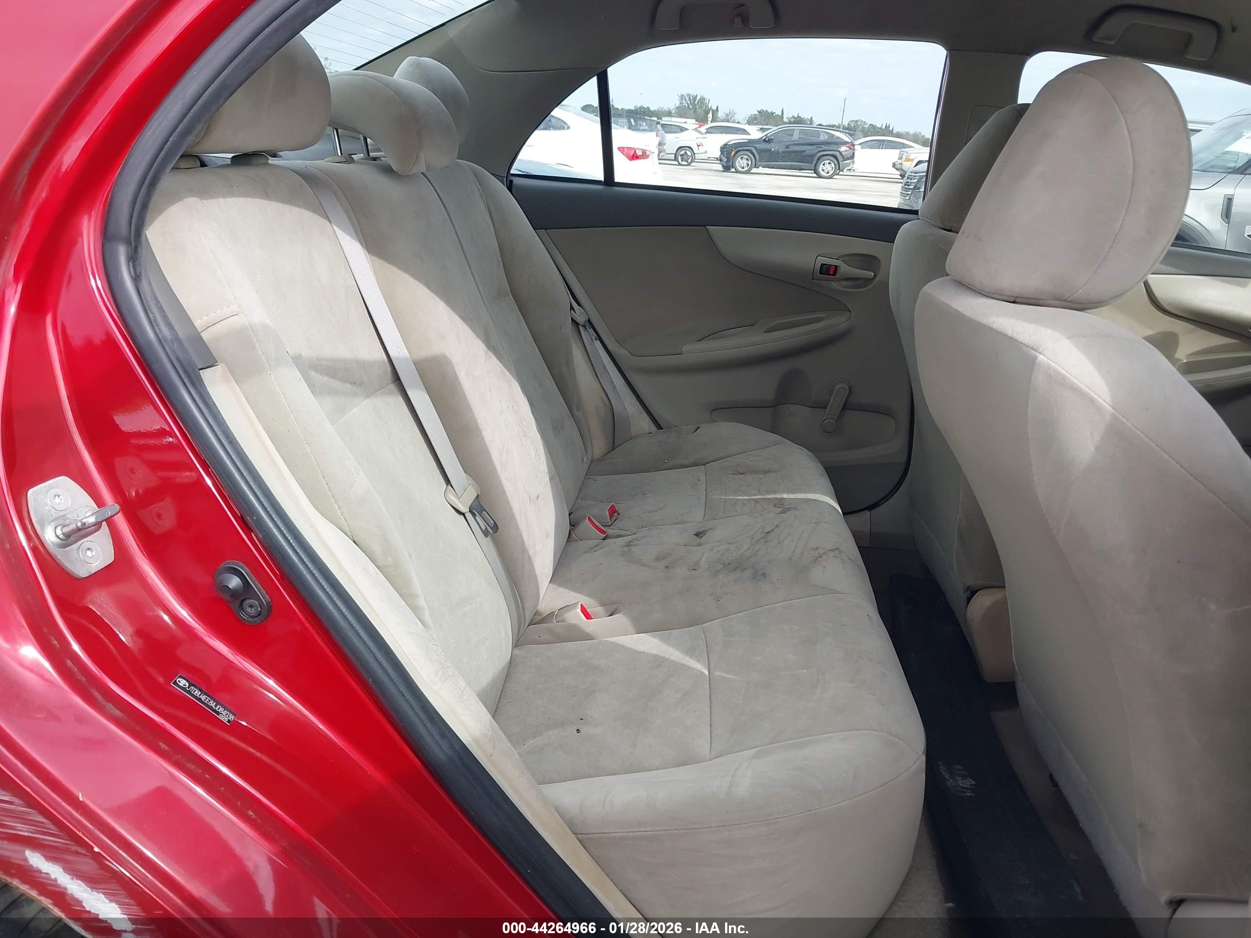 TOYOTA COROLLA image 8