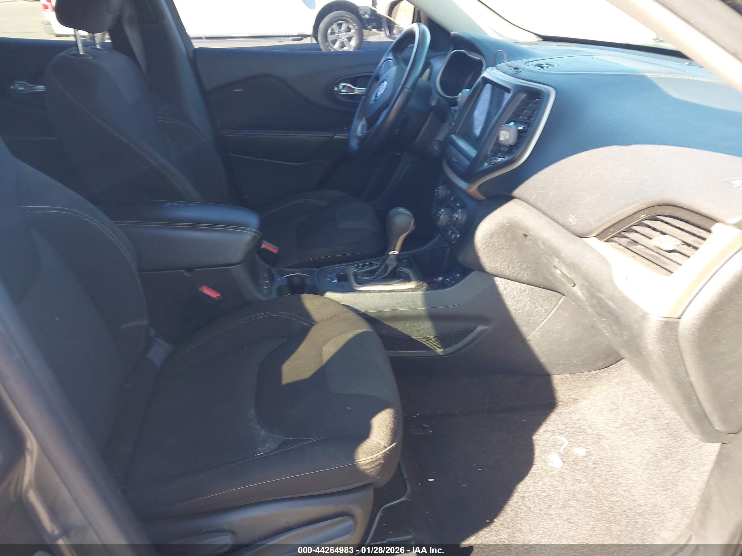 JEEP CHEROKEE image 5