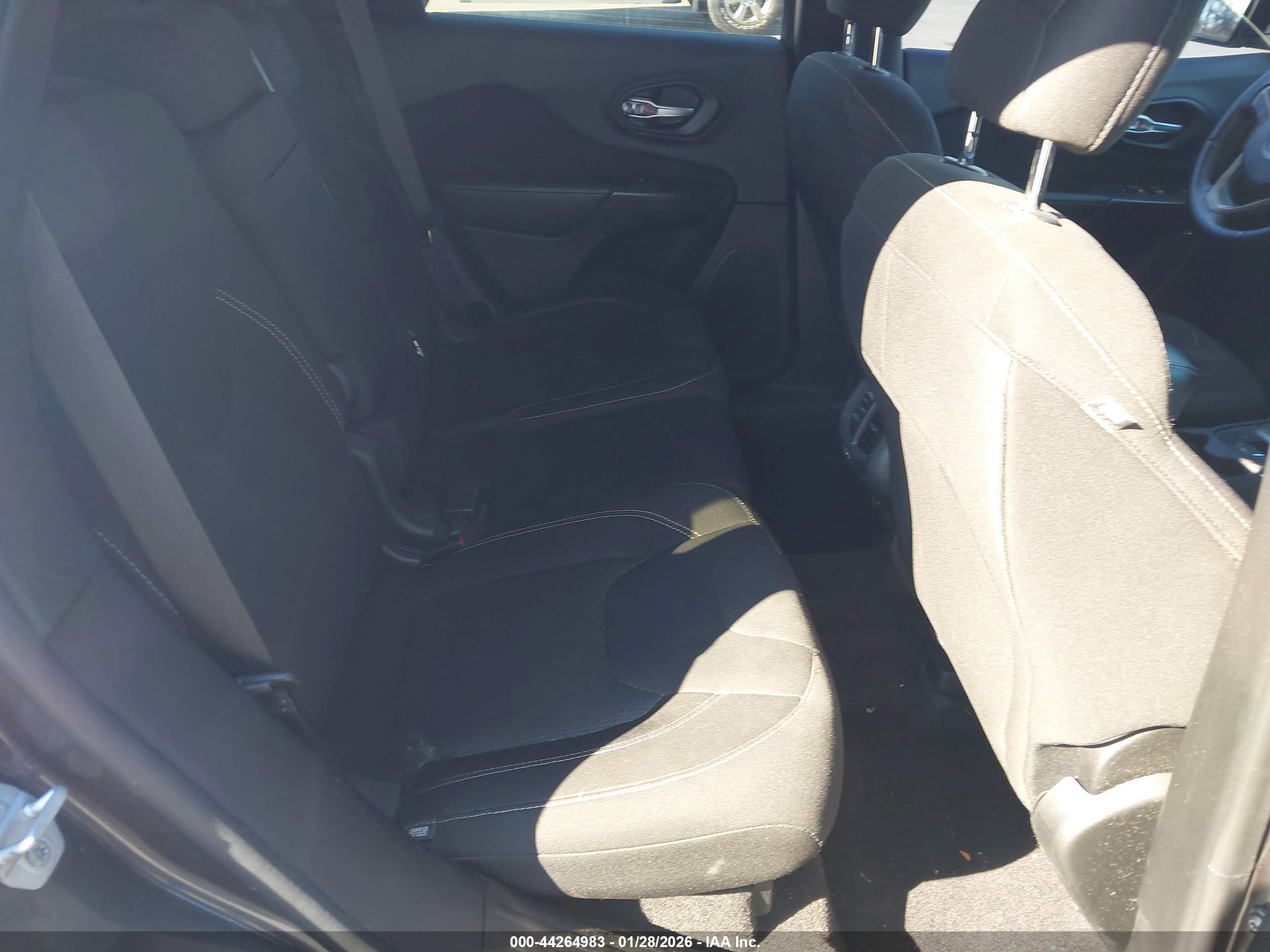 JEEP CHEROKEE image 8