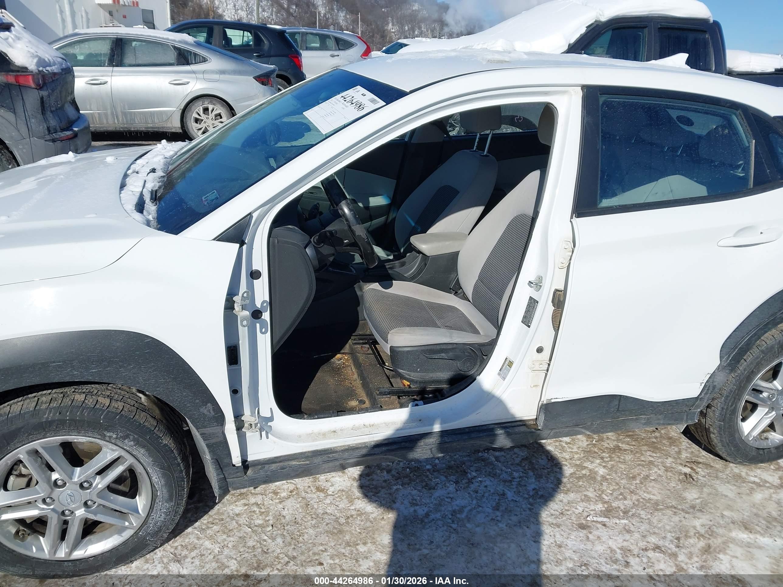 HYUNDAI KONA image 6