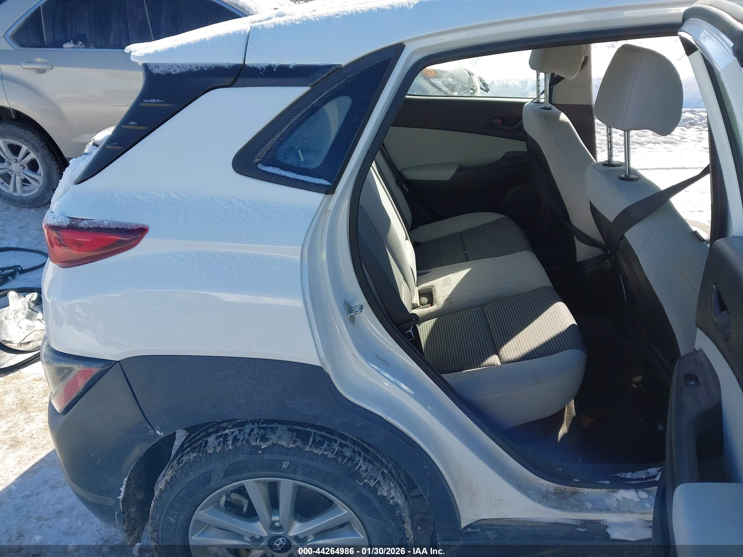 HYUNDAI KONA image 8