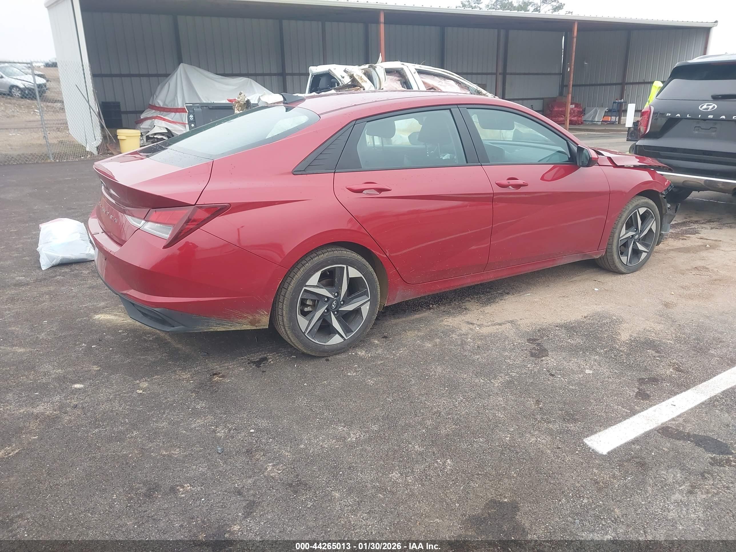 HYUNDAI ELANTRA image 4