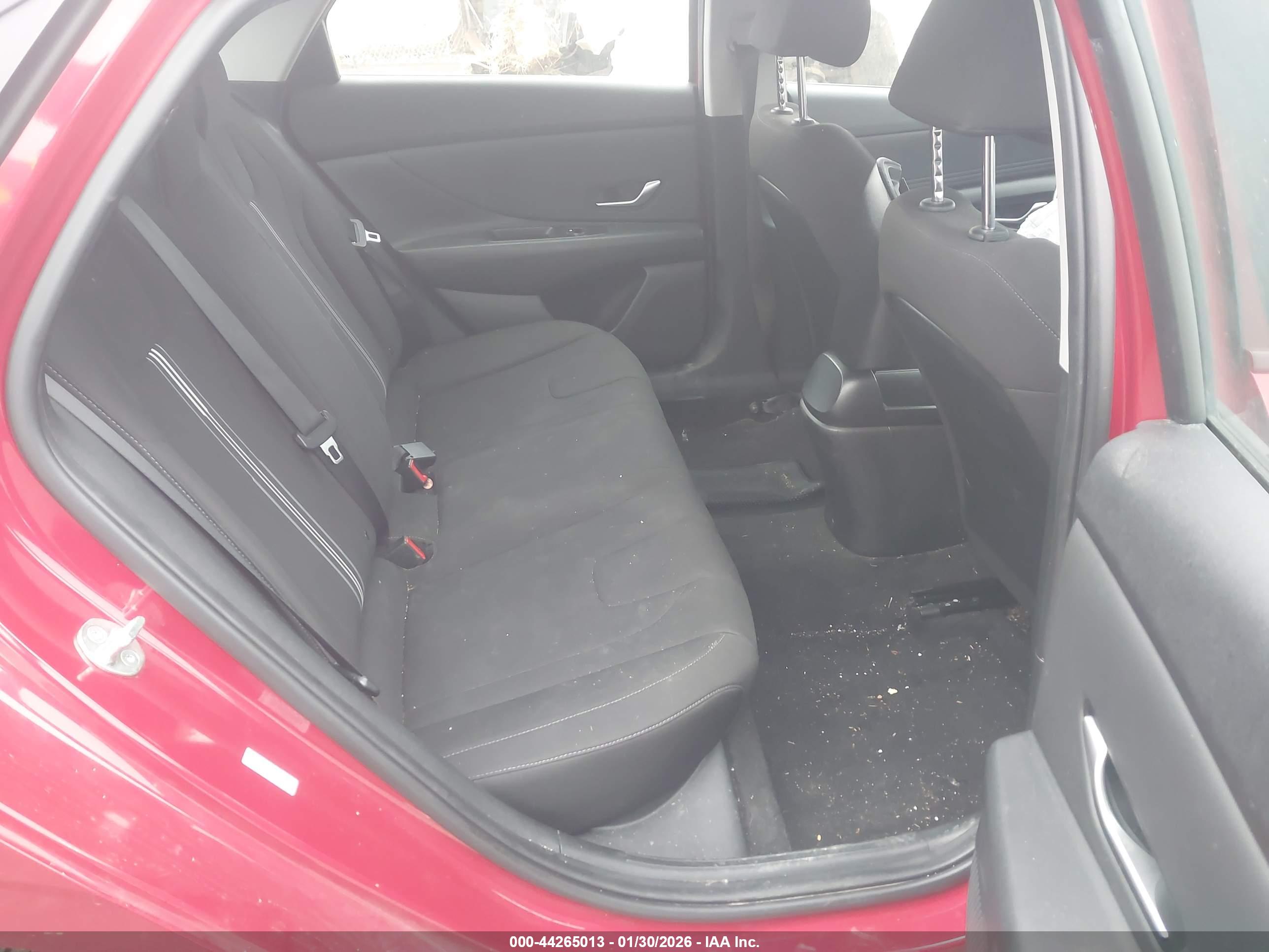 HYUNDAI ELANTRA image 8