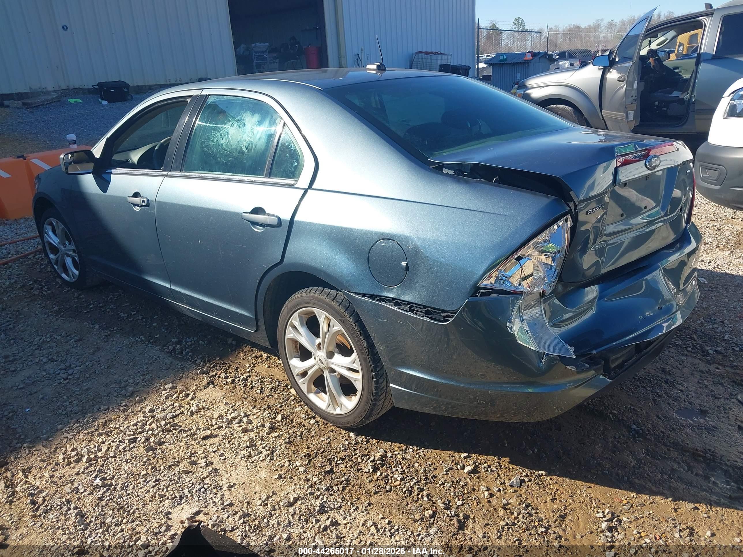 FORD FUSION image 3