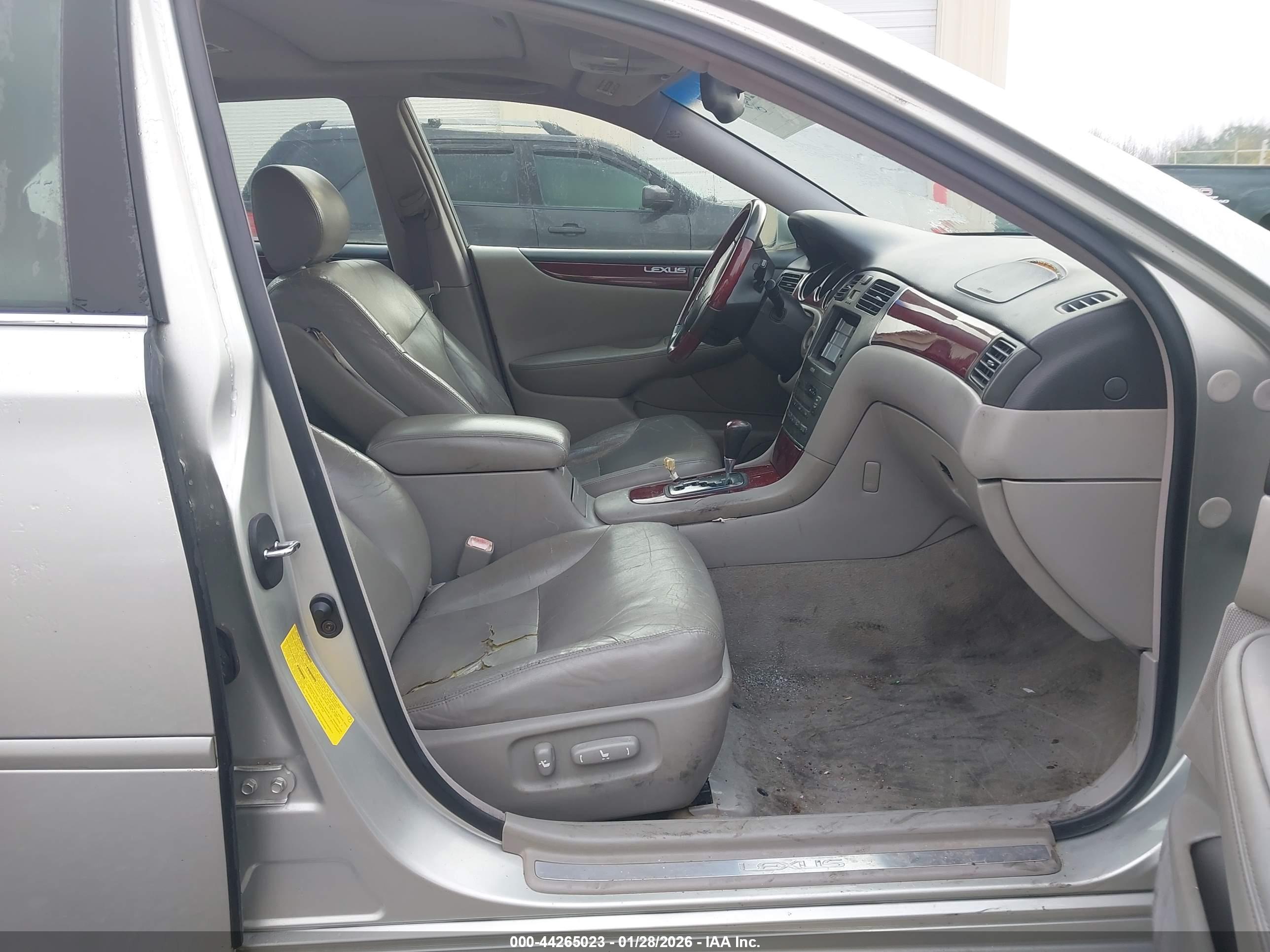 LEXUS ES image 5