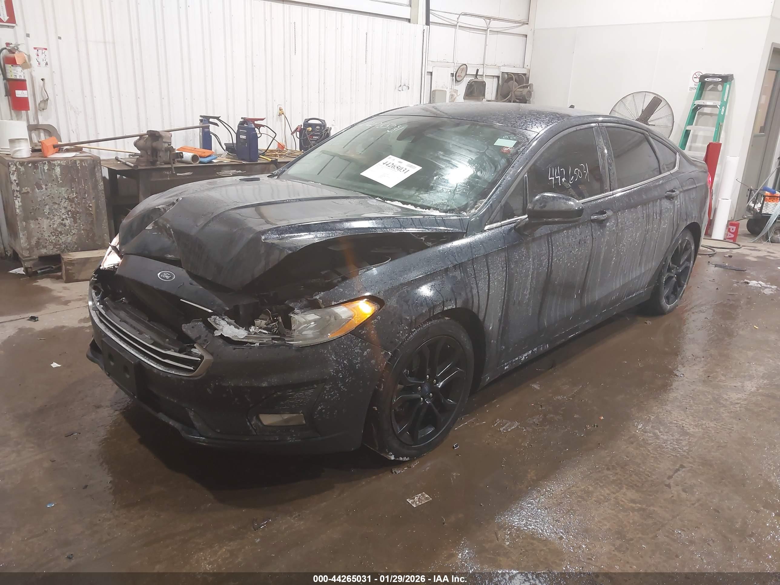 FORD FUSION image 6