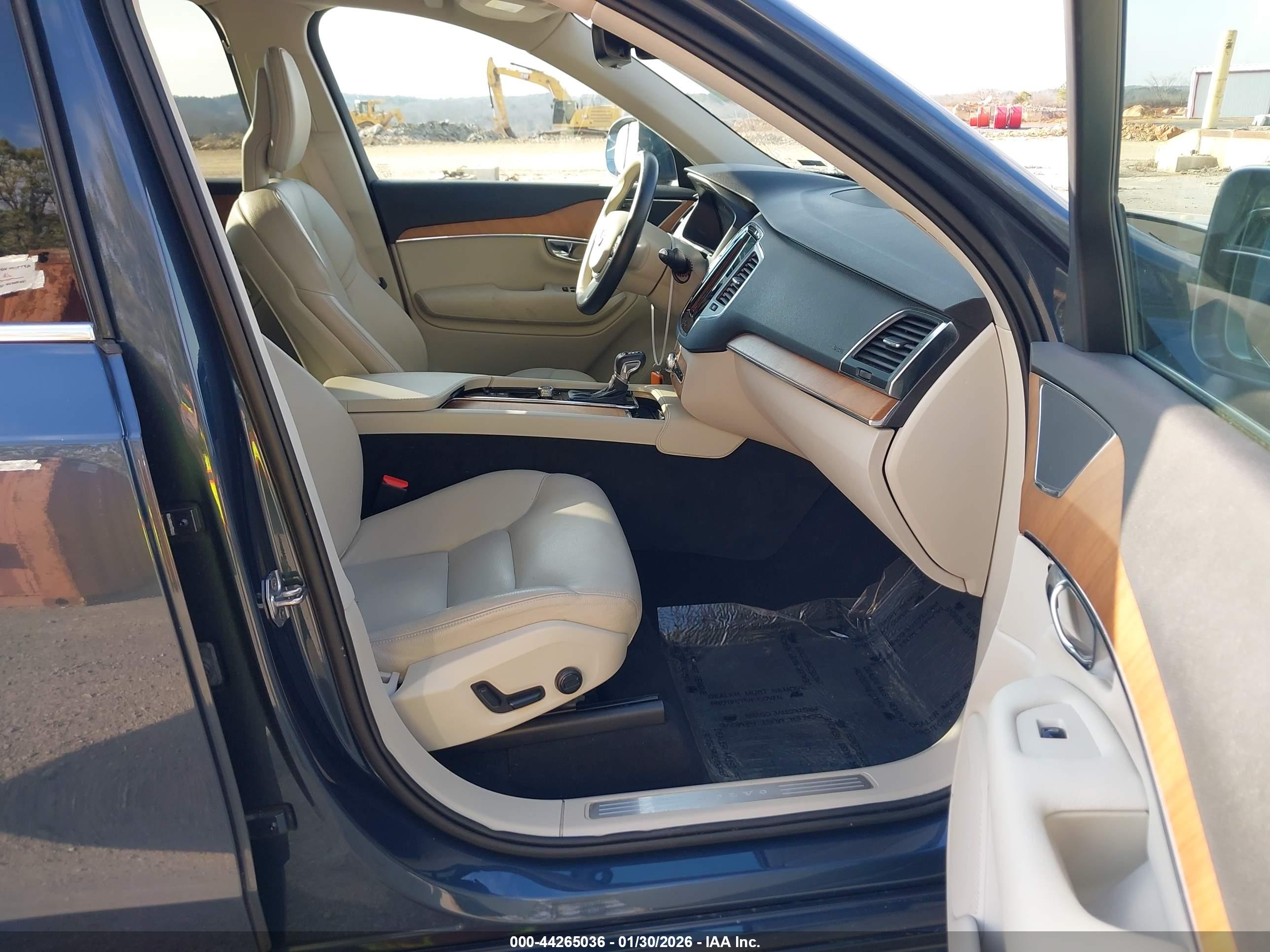 VOLVO XC90 image 5