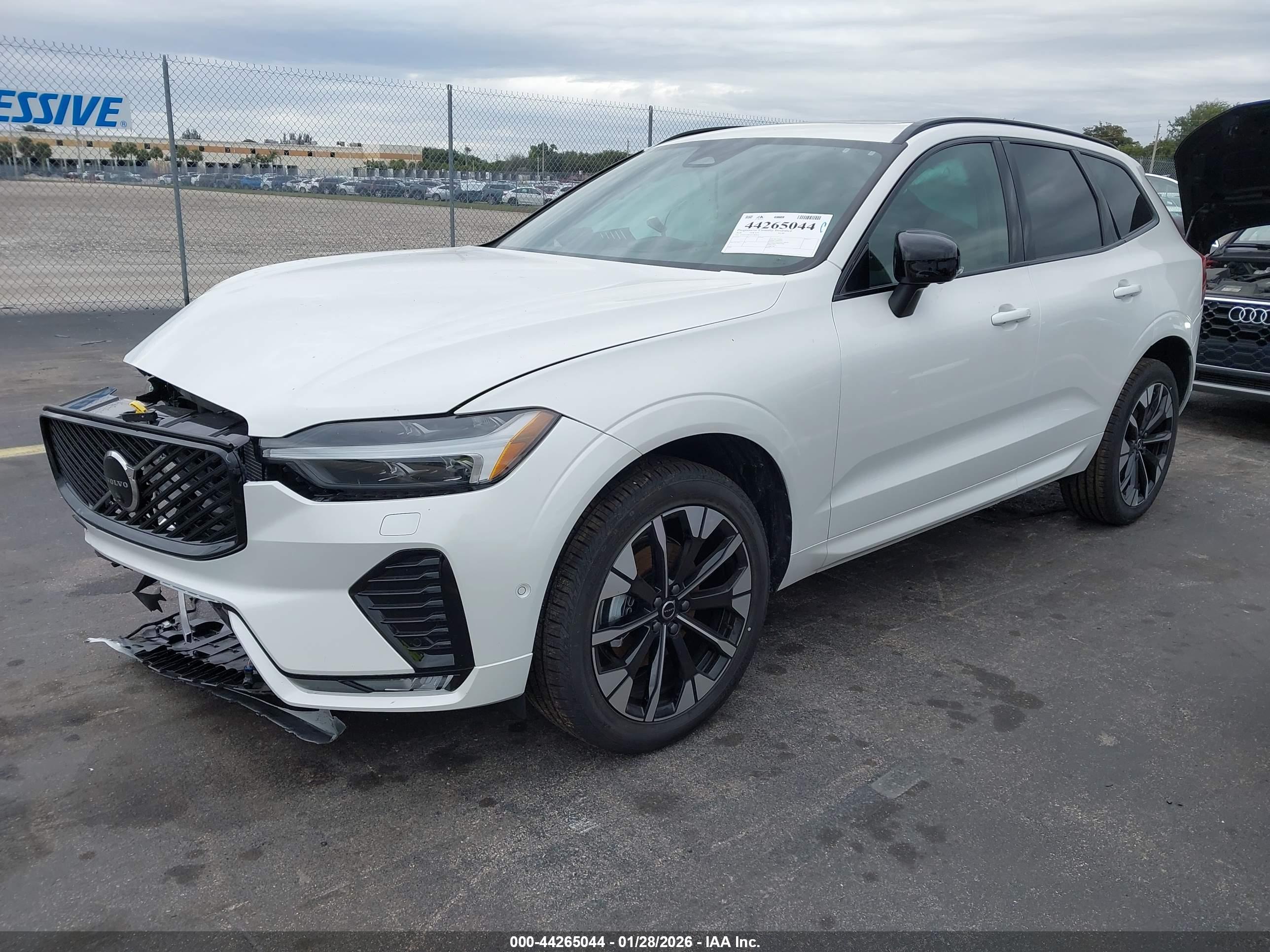 VOLVO XC60 image 2
