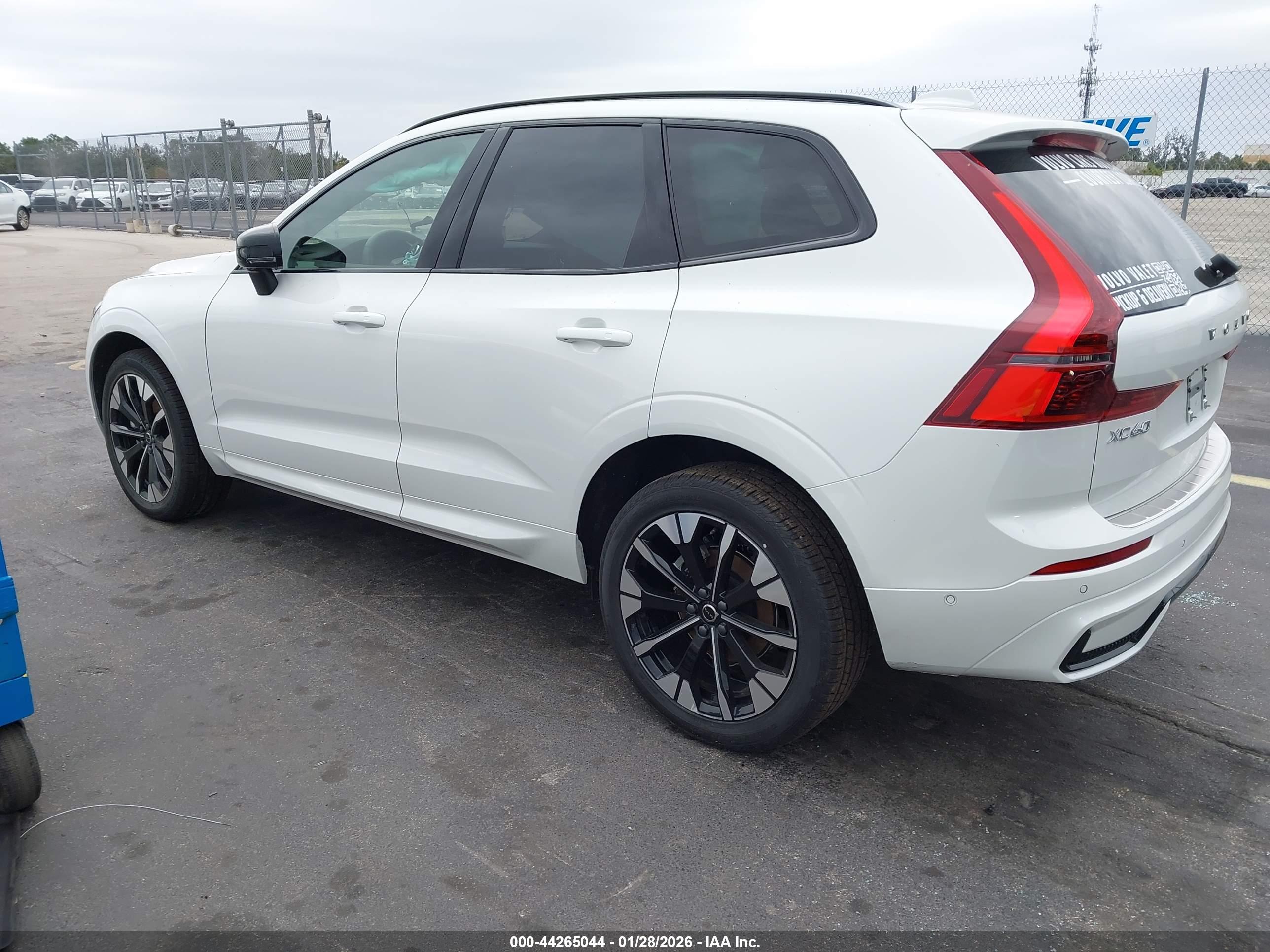 VOLVO XC60 image 3