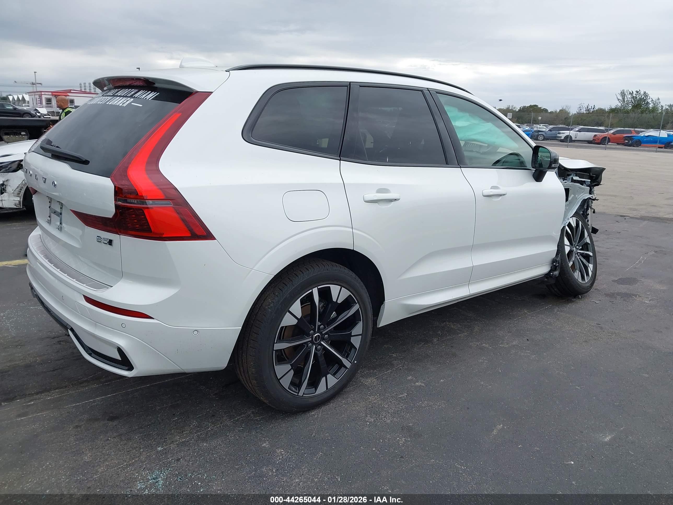 VOLVO XC60 image 4