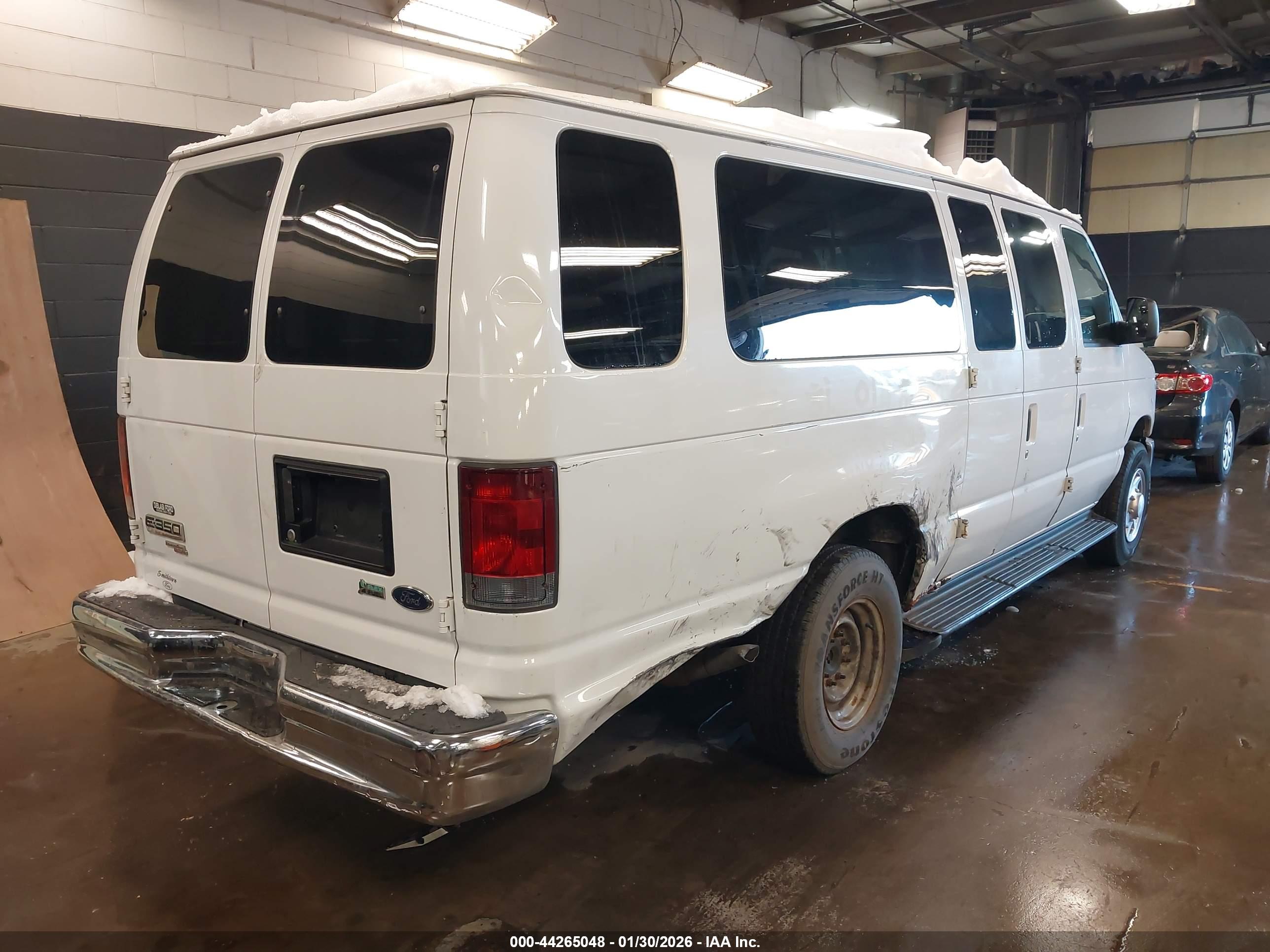FORD E-350 image 4