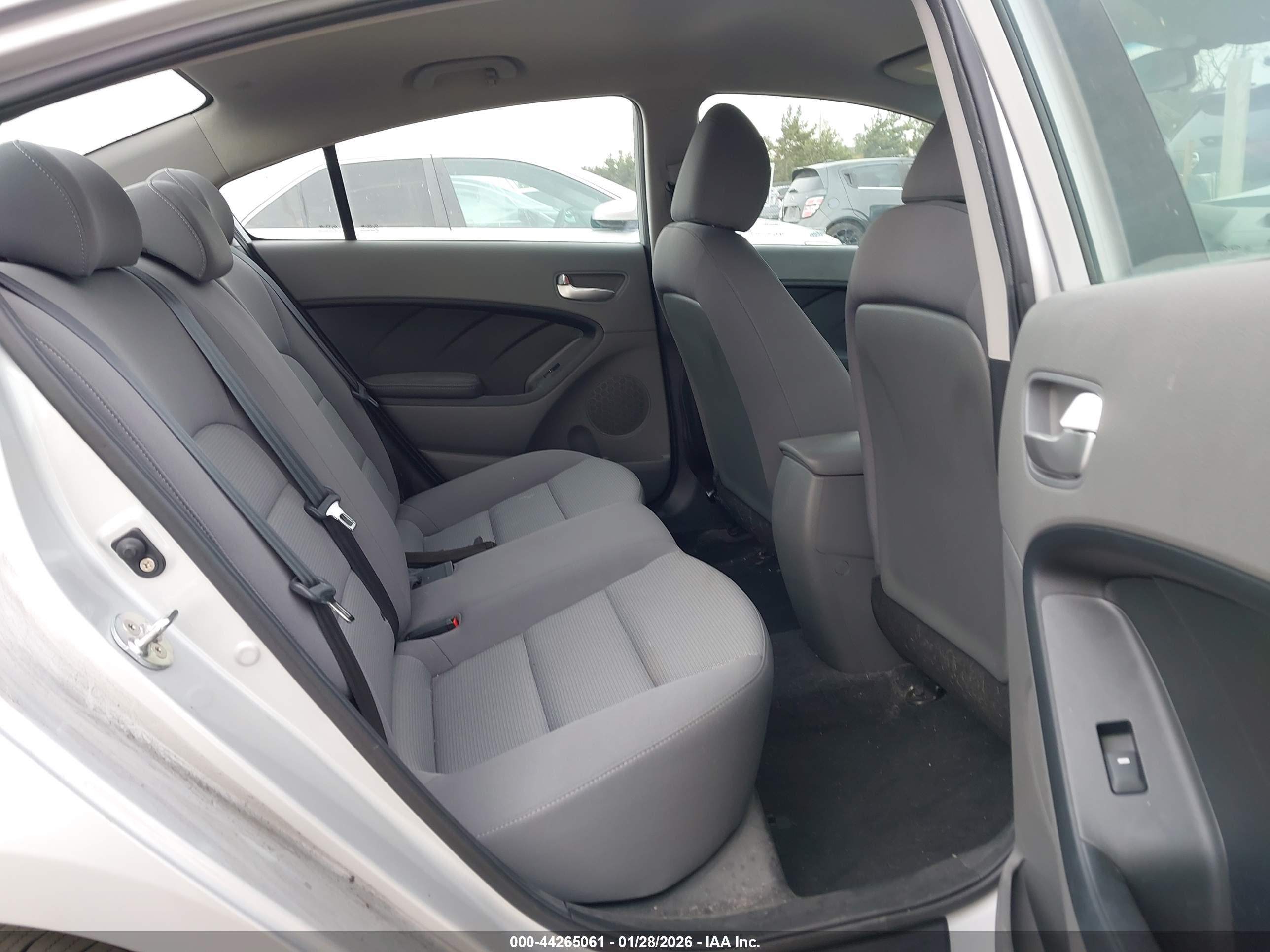 KIA FORTE image 8