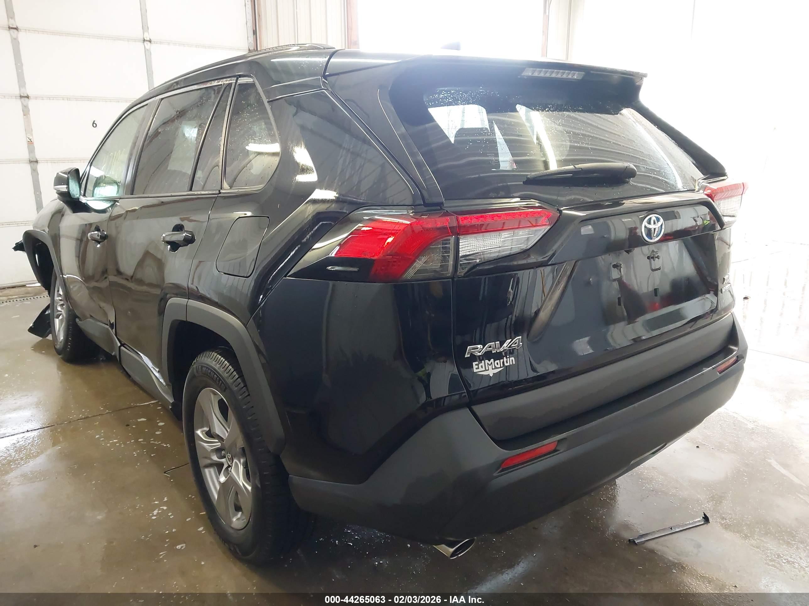 TOYOTA RAV4 image 3