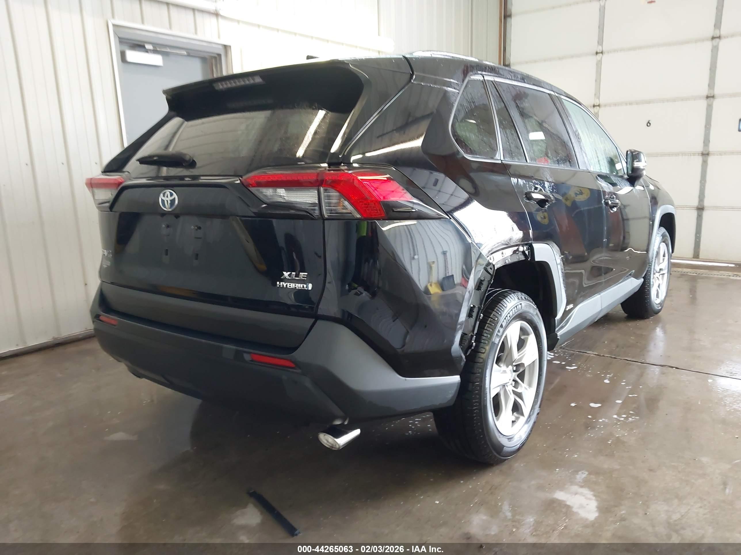 TOYOTA RAV4 image 4