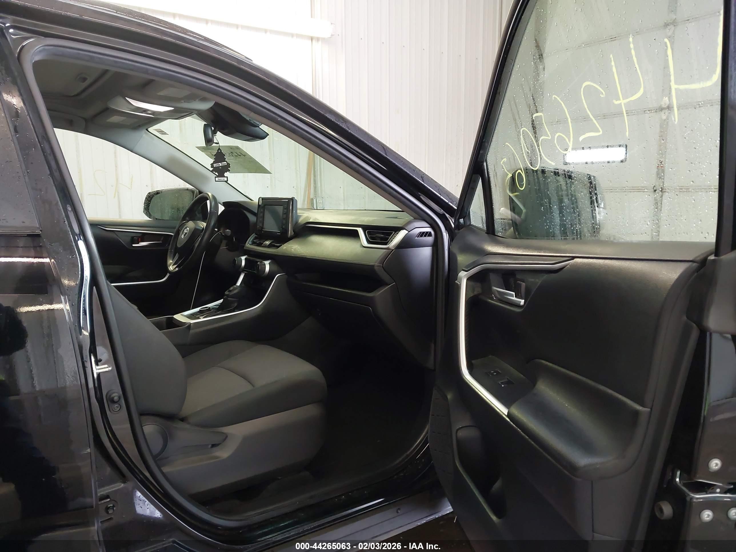 TOYOTA RAV4 image 5