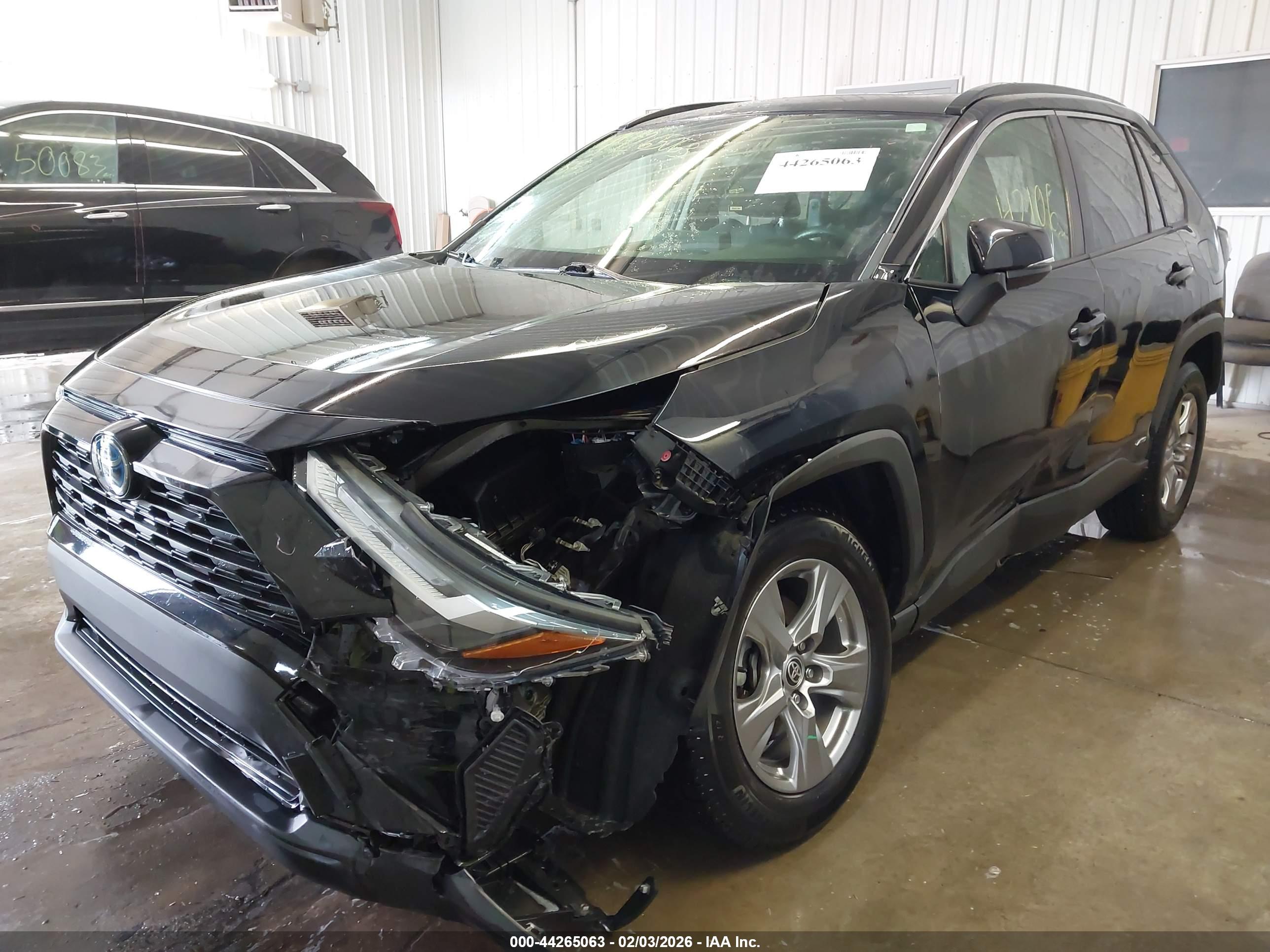 TOYOTA RAV4 image 6