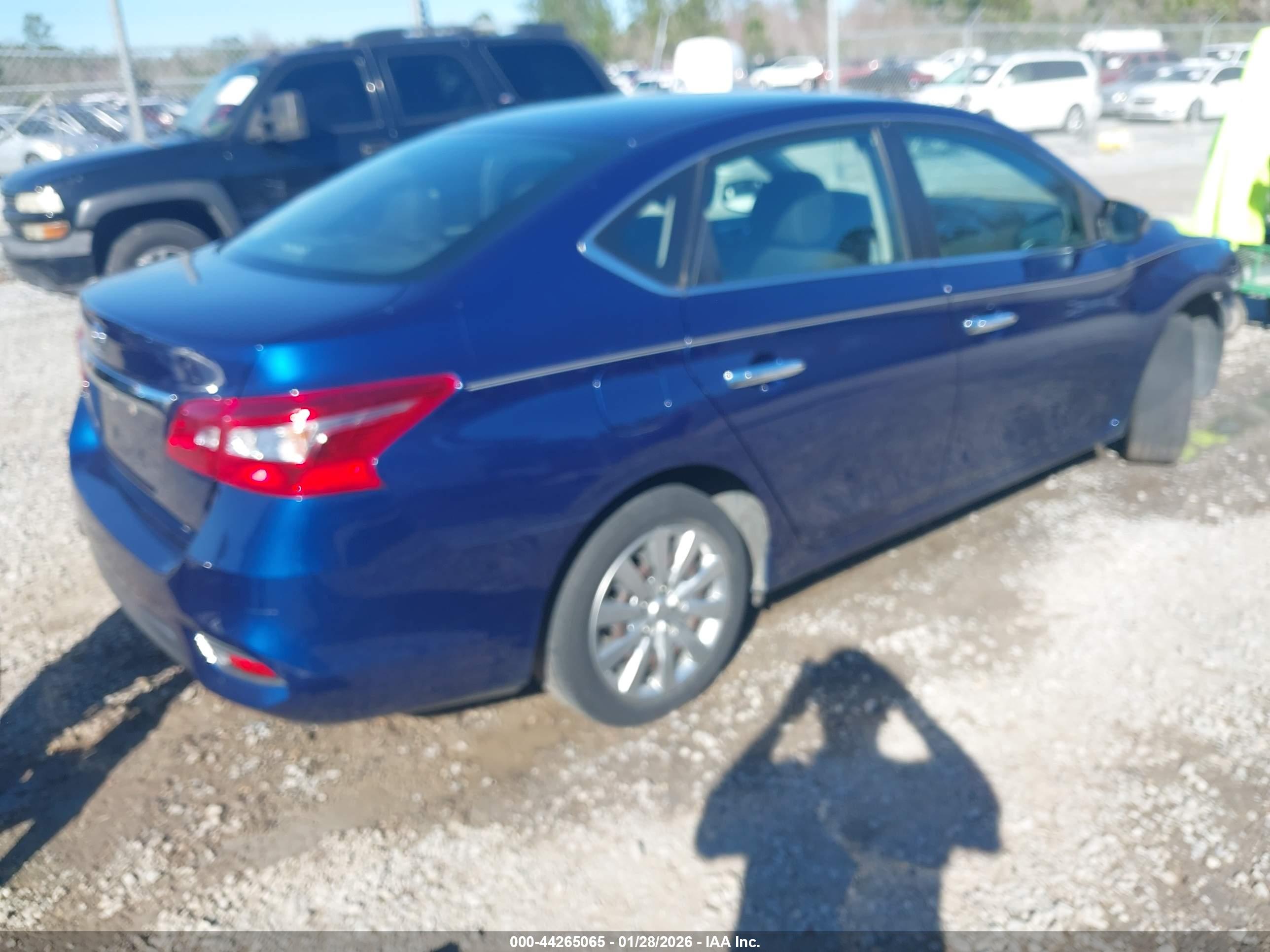 NISSAN SENTRA image 4