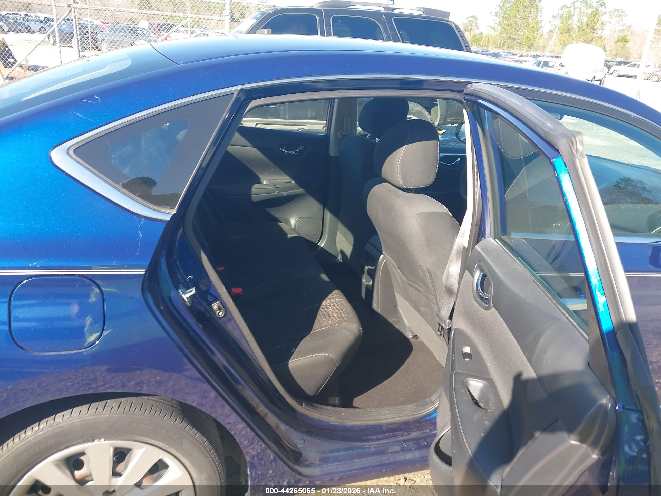 NISSAN SENTRA image 8