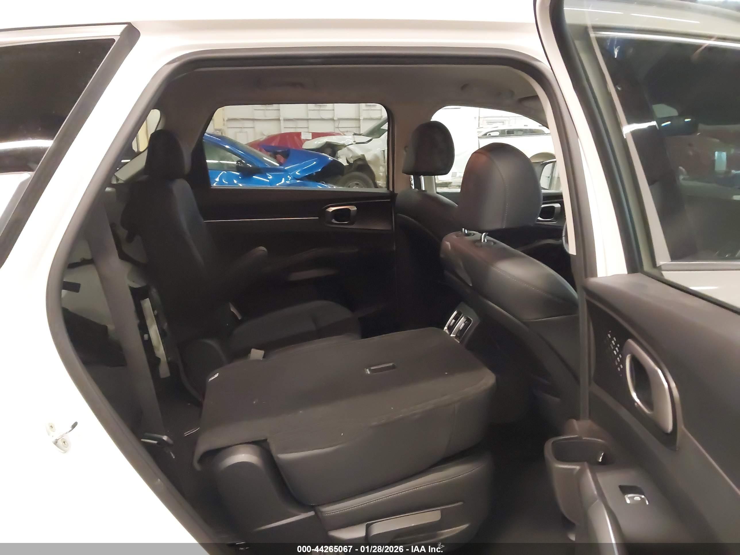 KIA SORENTO image 8