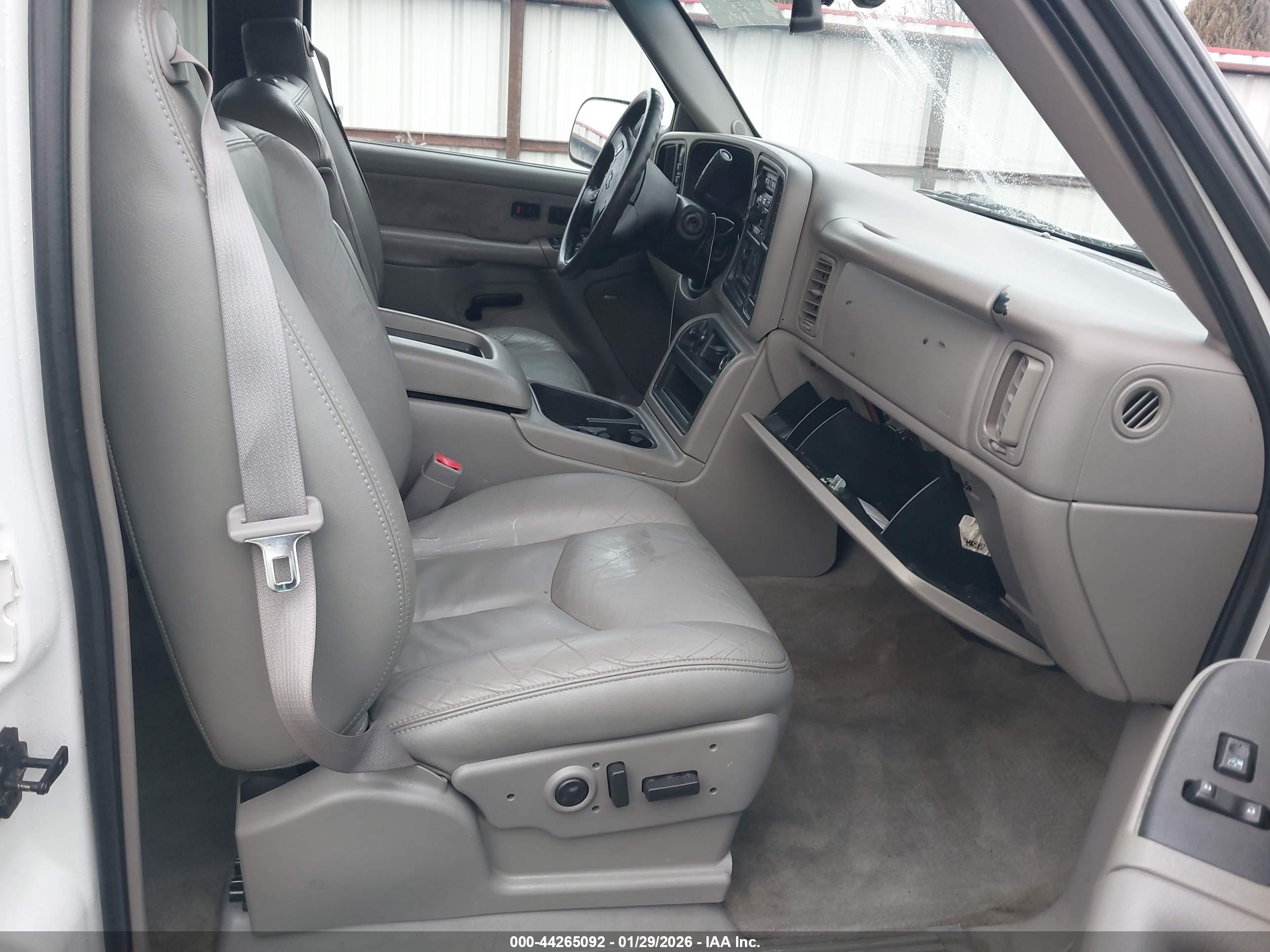 CHEVROLET SILVERADO image 5