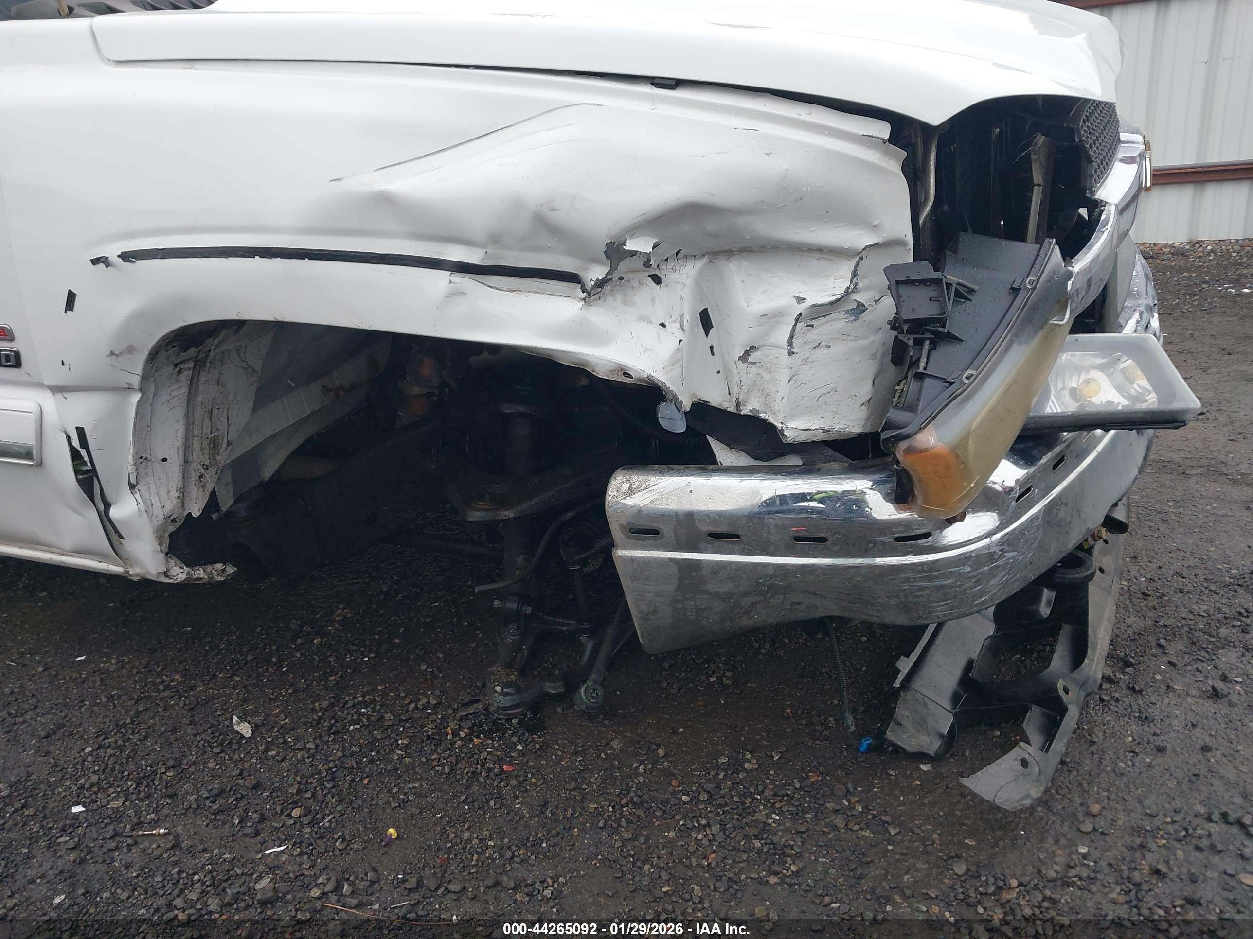 CHEVROLET SILVERADO image 6