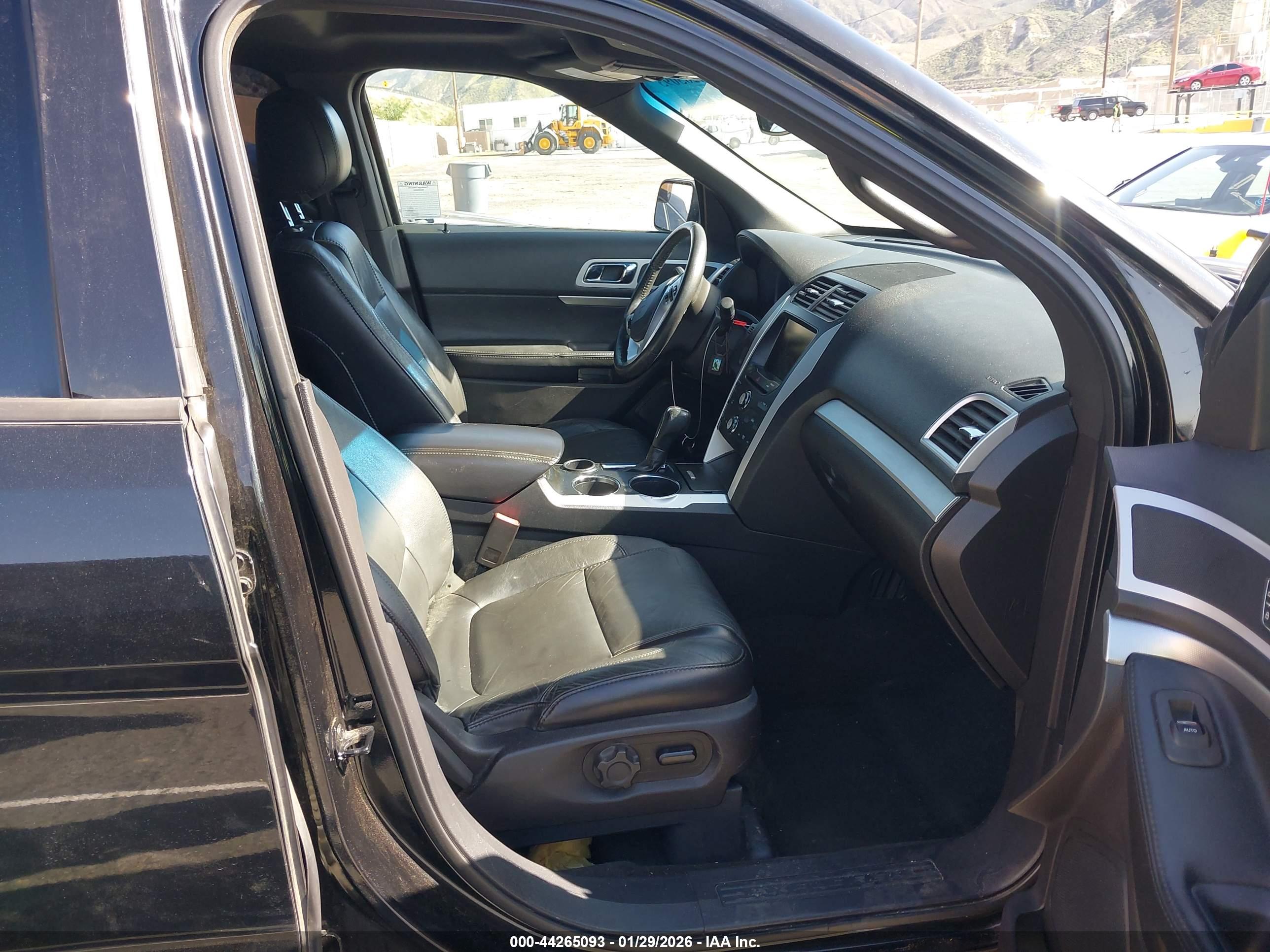FORD EXPLORER image 5