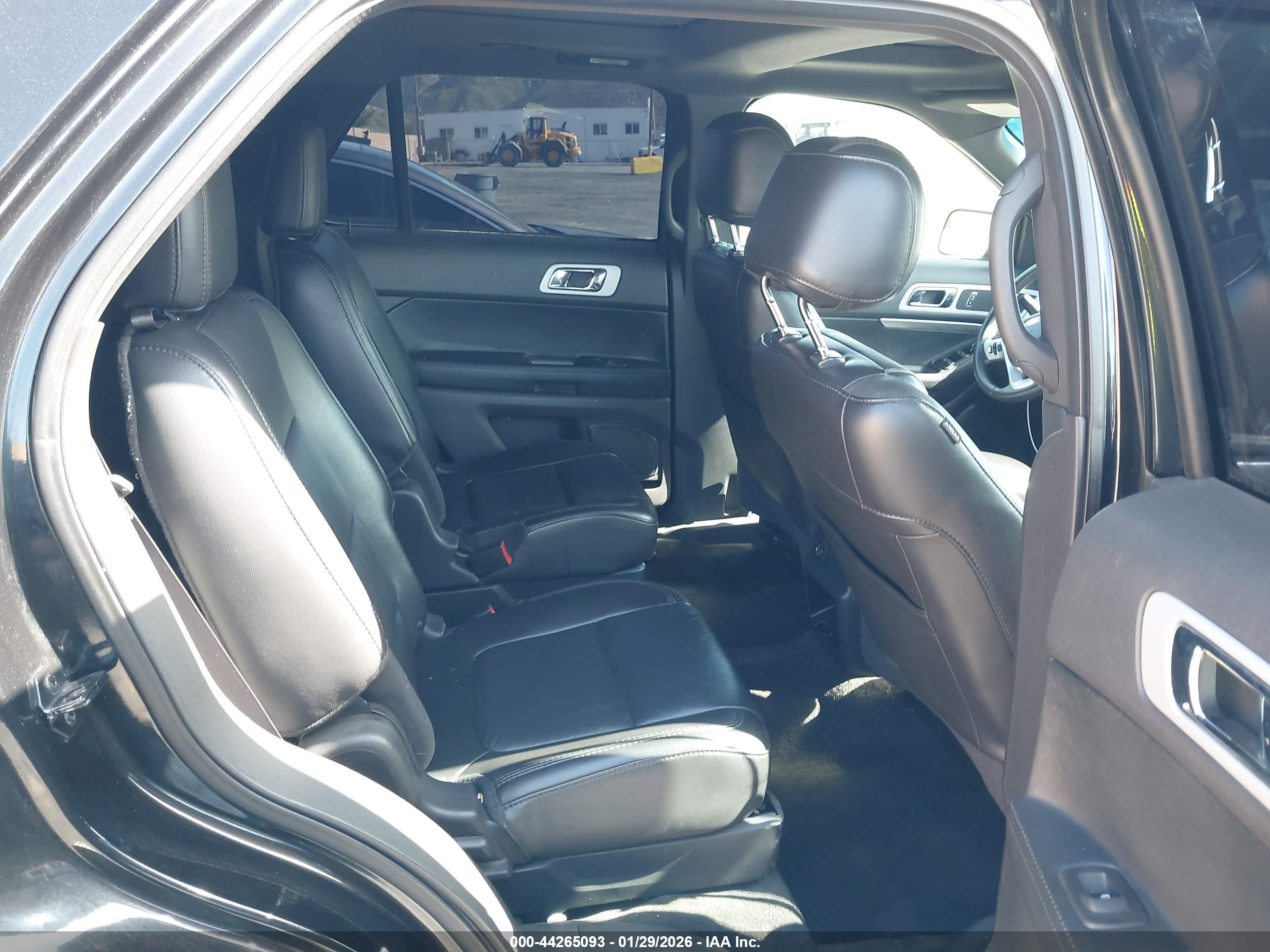 FORD EXPLORER image 8