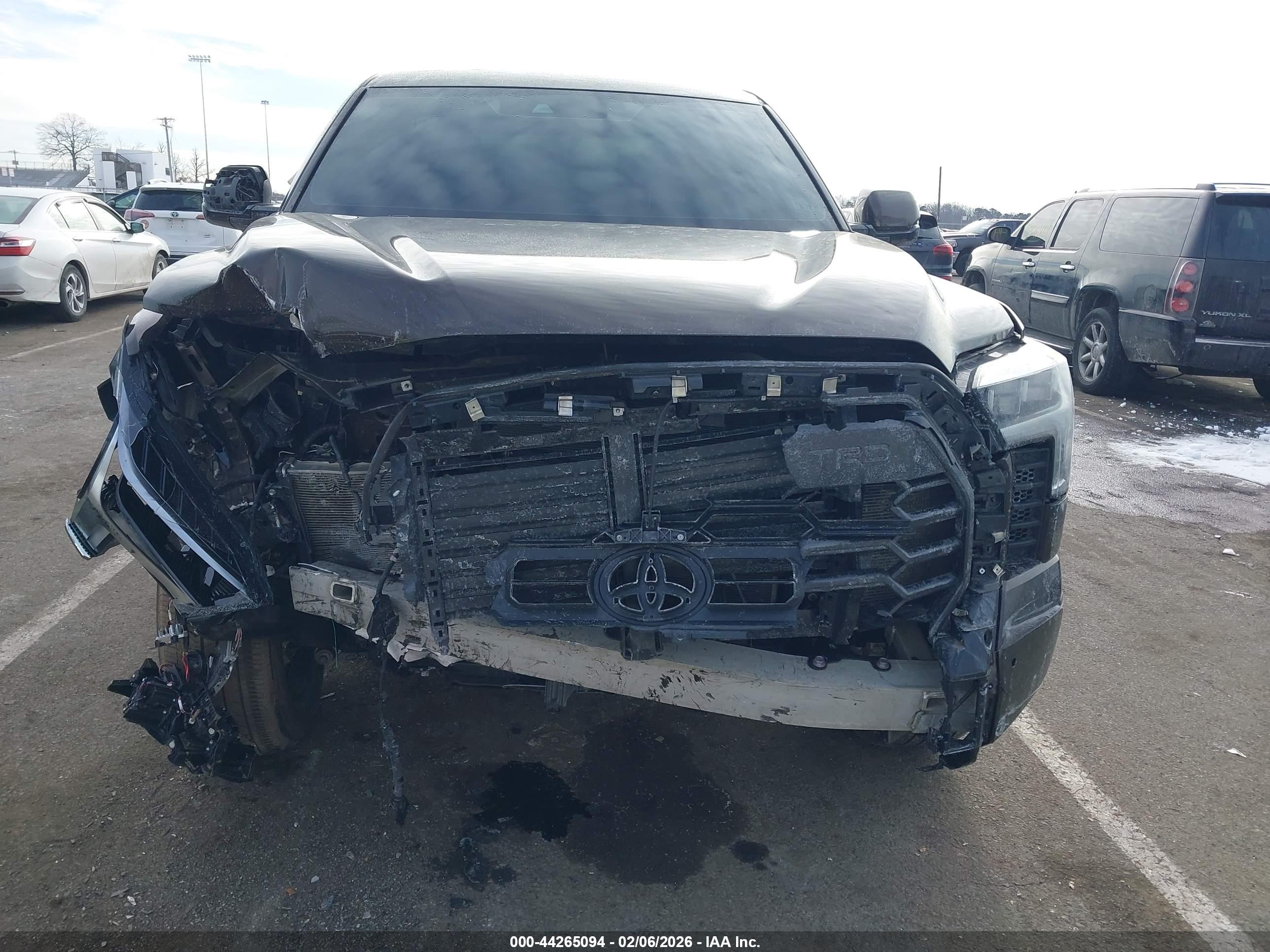 TOYOTA TUNDRA image 6
