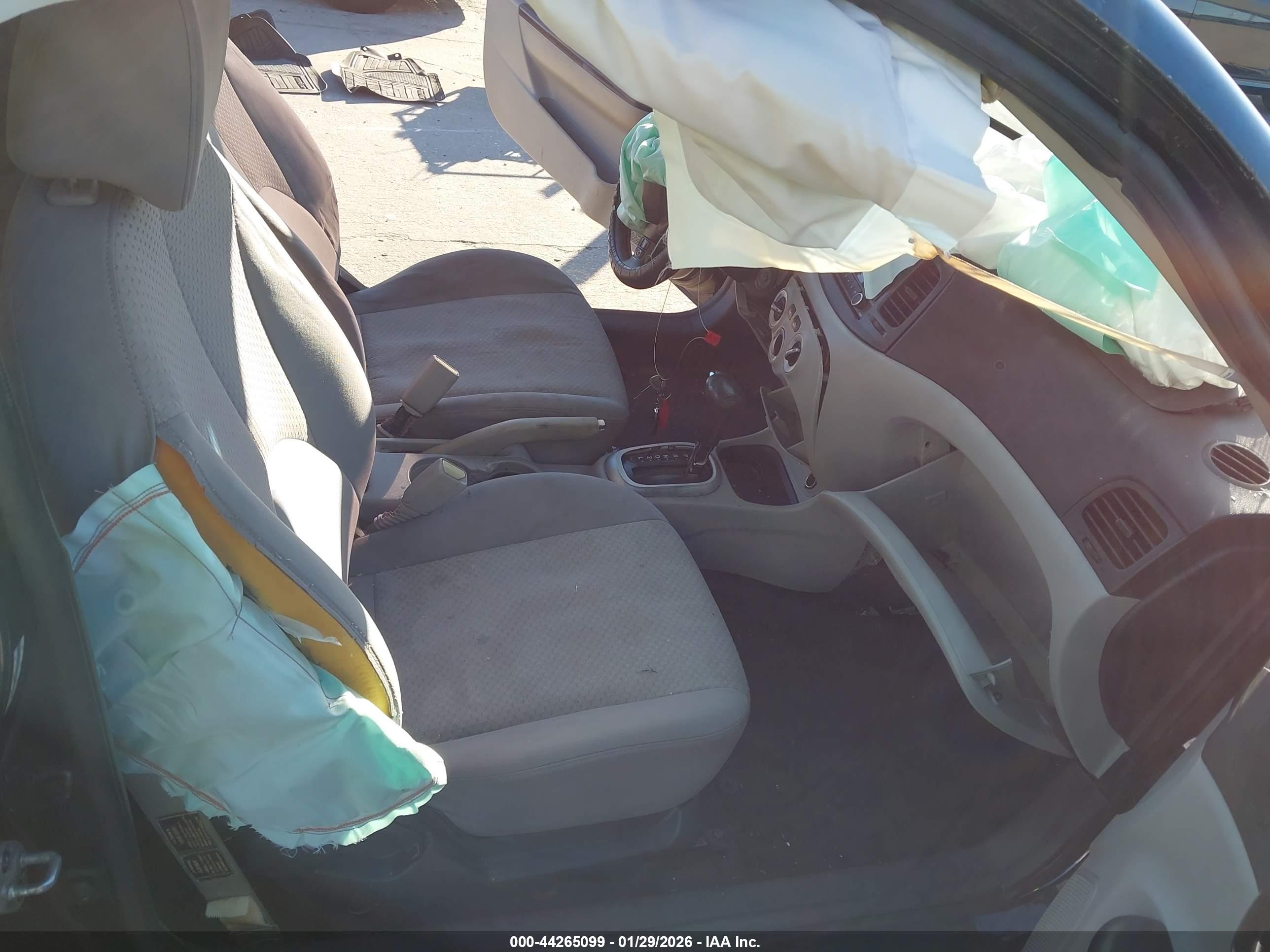 HYUNDAI ACCENT image 5