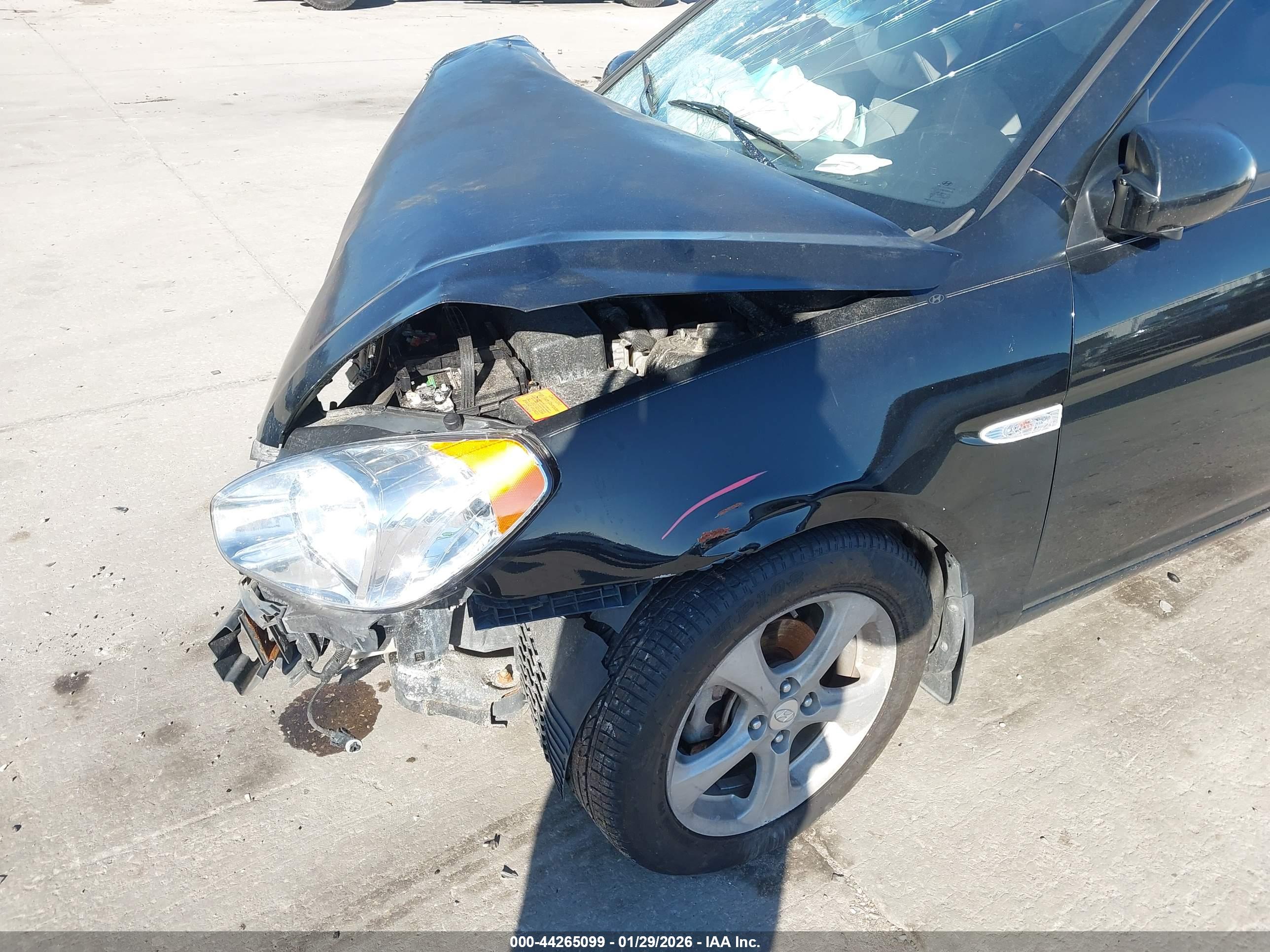 HYUNDAI ACCENT image 6