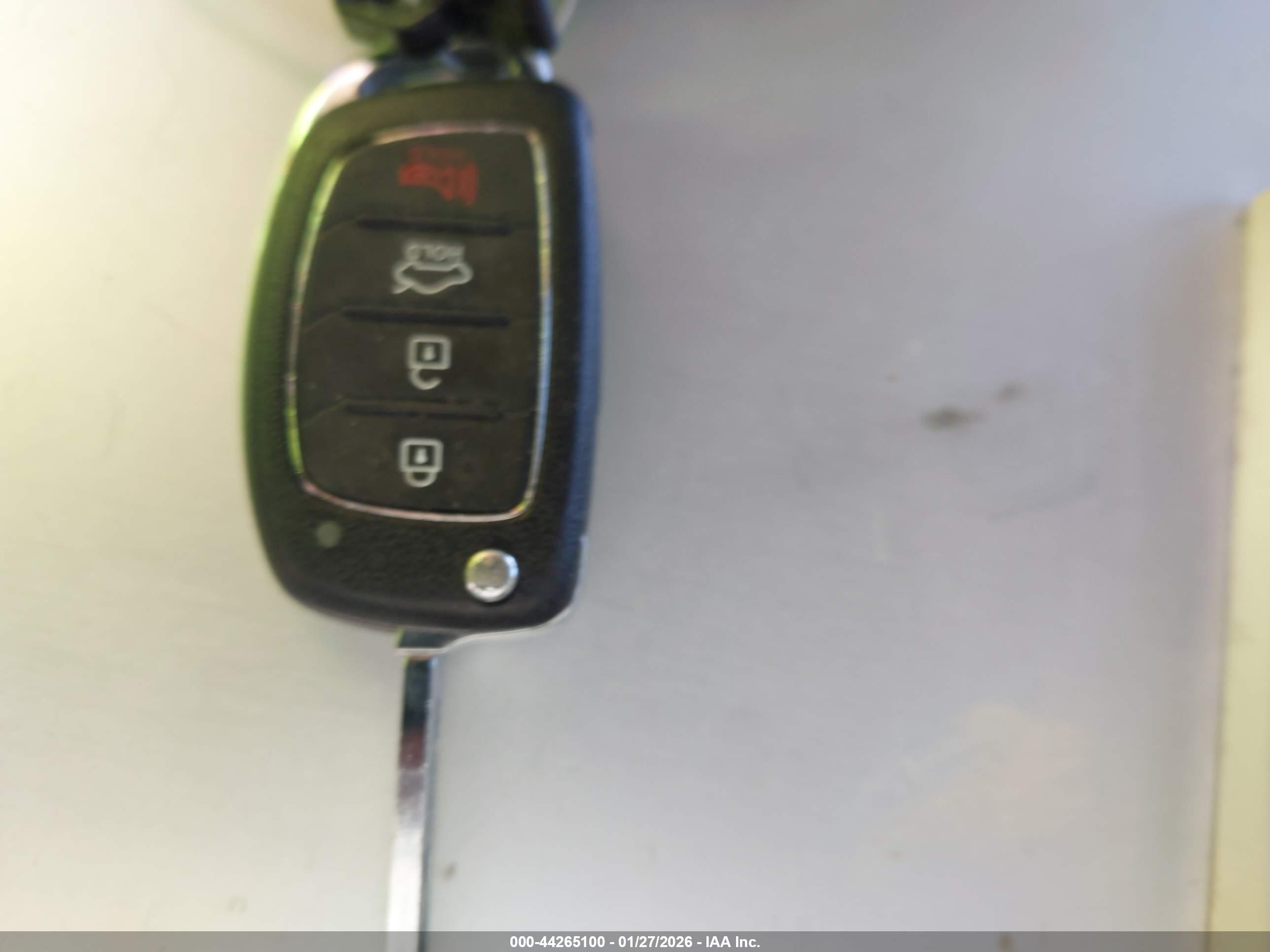 HYUNDAI SANTA image 11