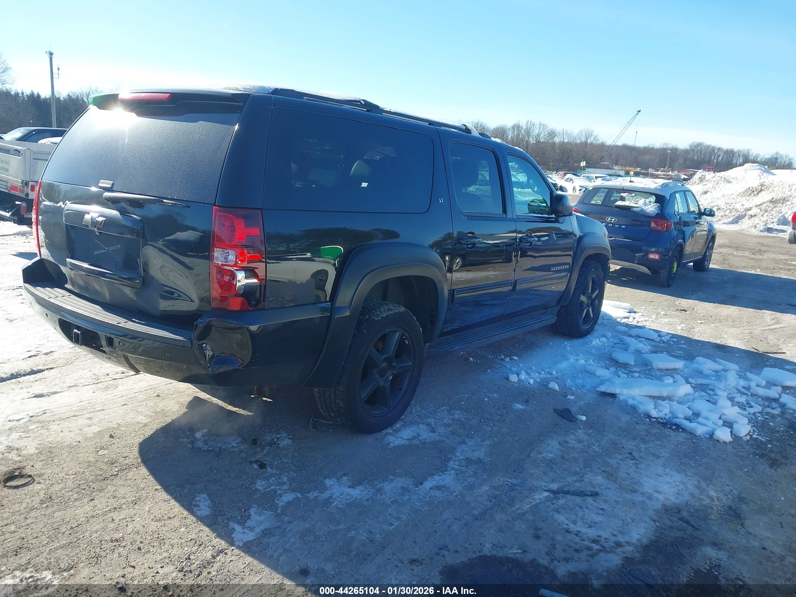 CHEVROLET SUBURBAN image 4