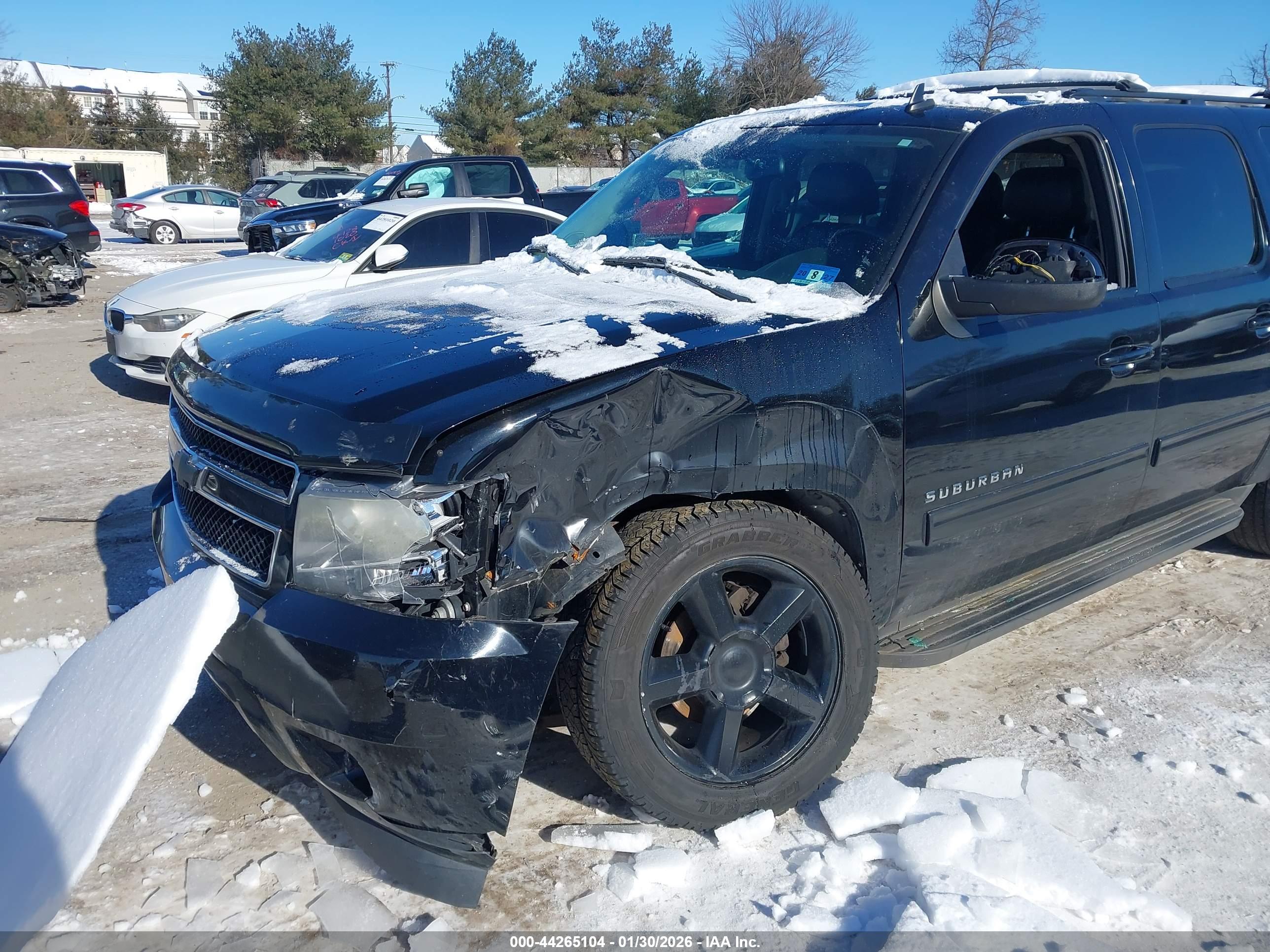 CHEVROLET SUBURBAN image 6