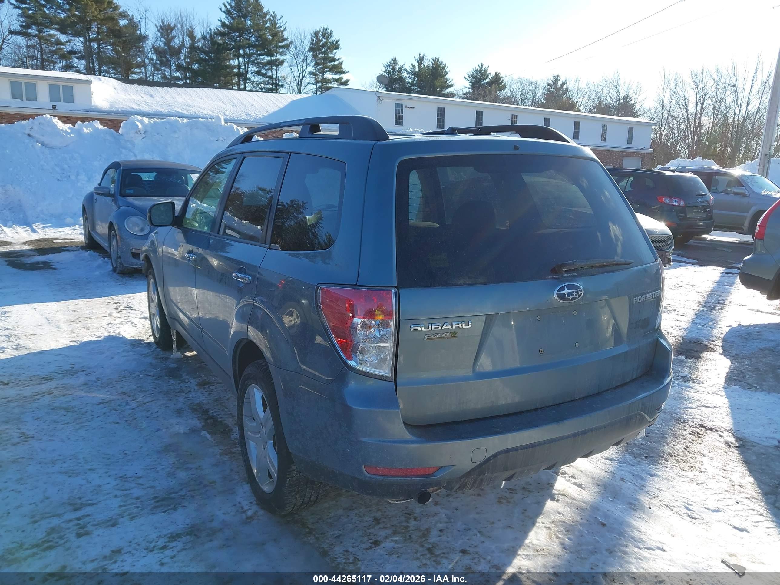 SUBARU FORESTER image 3