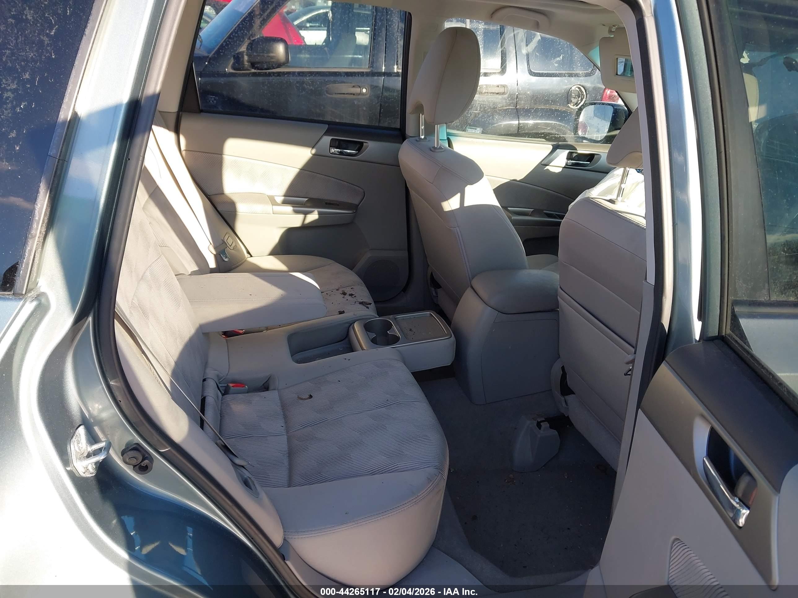 SUBARU FORESTER image 8