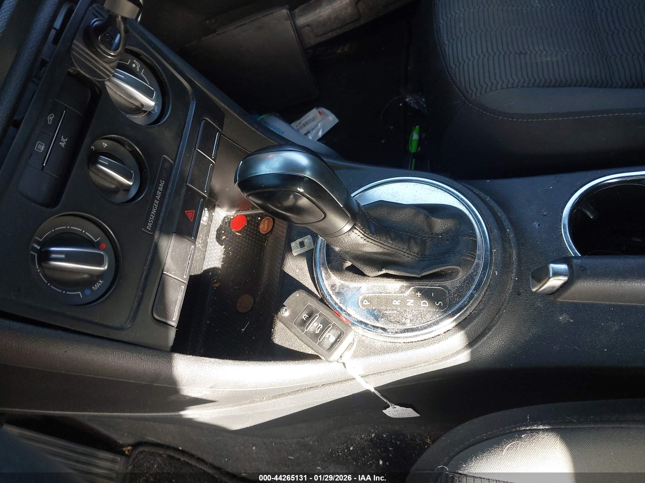 VOLKSWAGEN BEETLE image 11