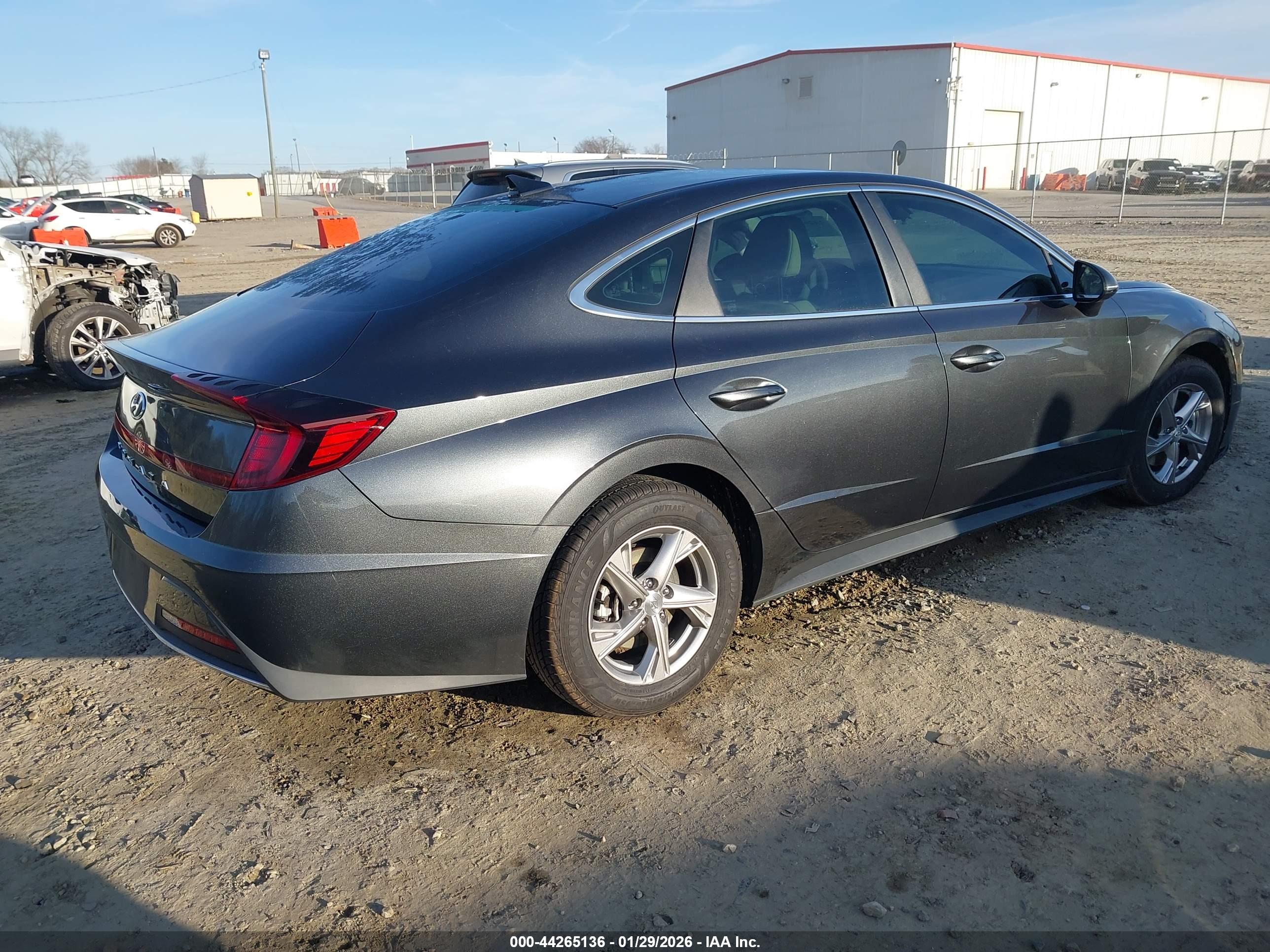 HYUNDAI SONATA image 4