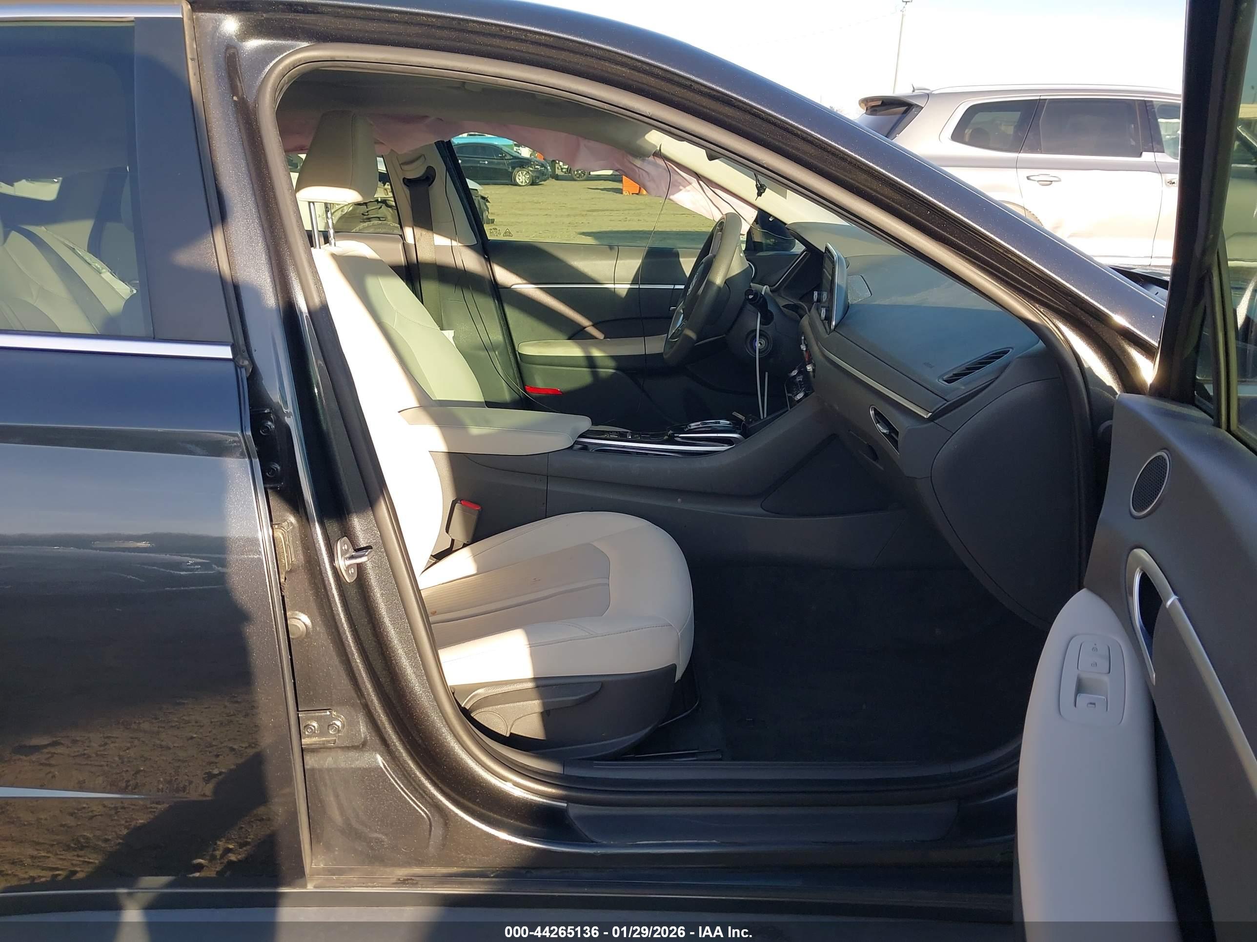 HYUNDAI SONATA image 5