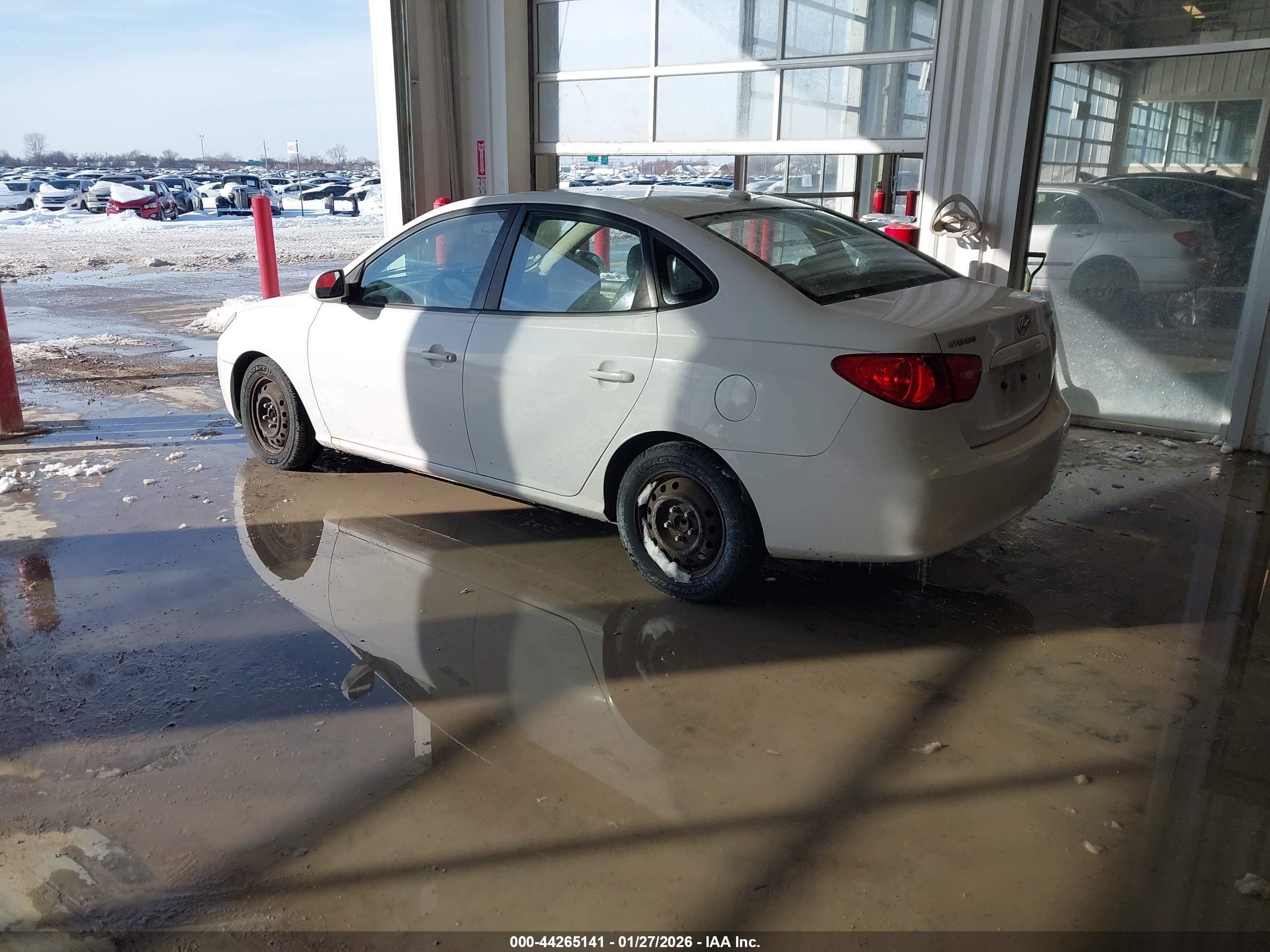 HYUNDAI ELANTRA image 3