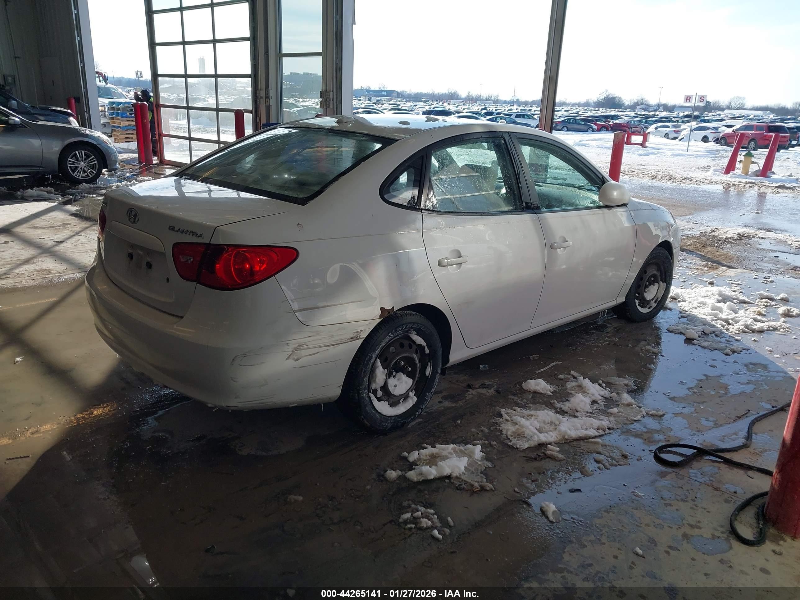 HYUNDAI ELANTRA image 4