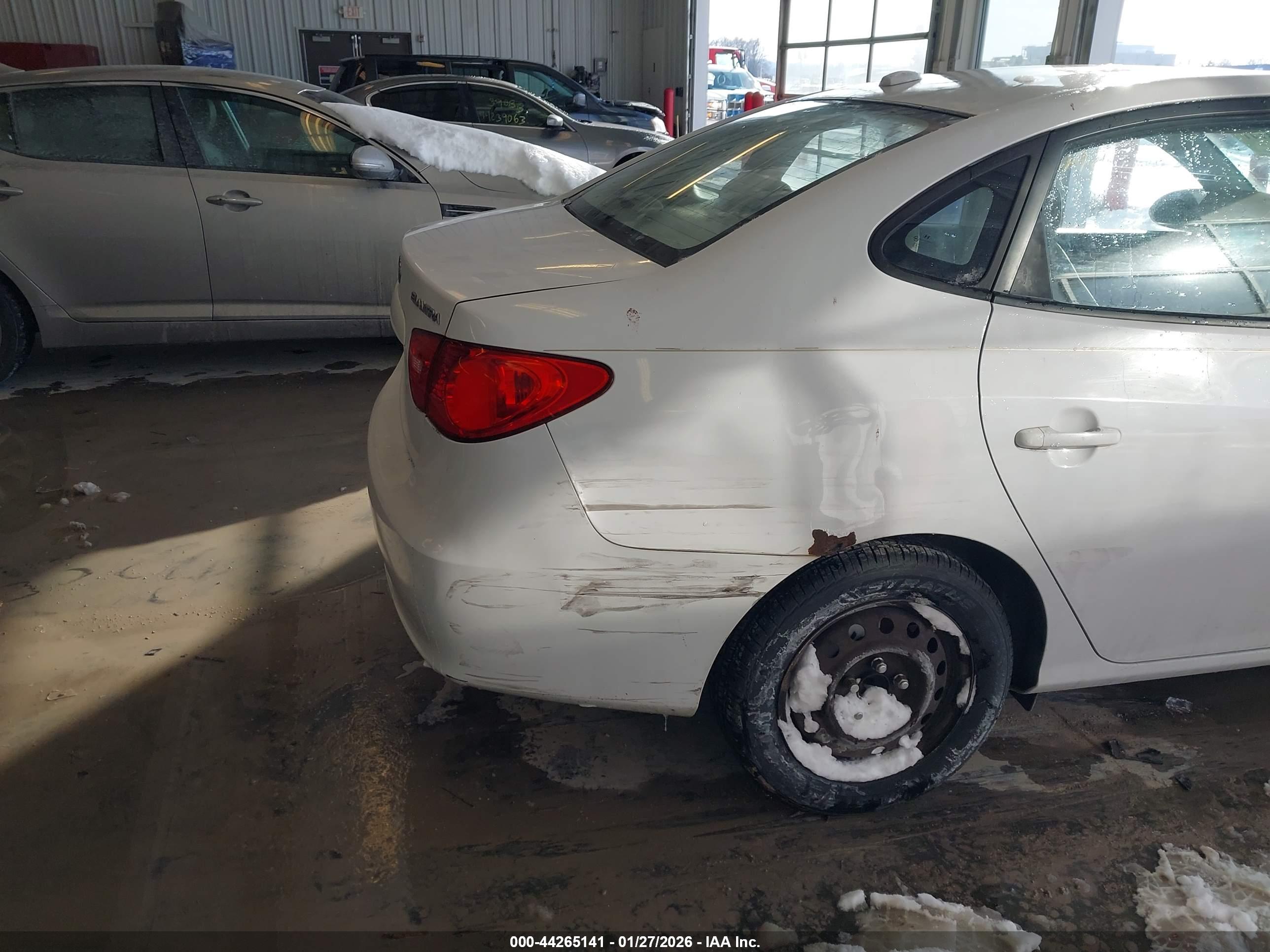HYUNDAI ELANTRA image 6
