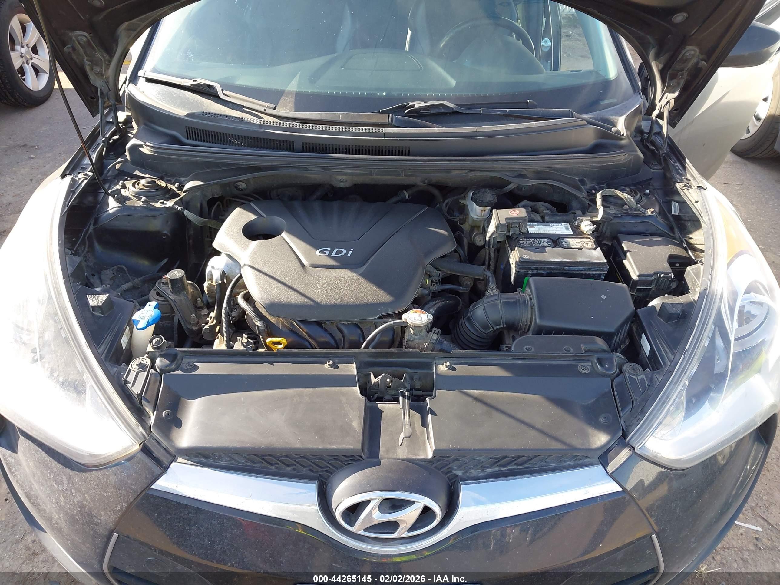 HYUNDAI VELOSTER image 10