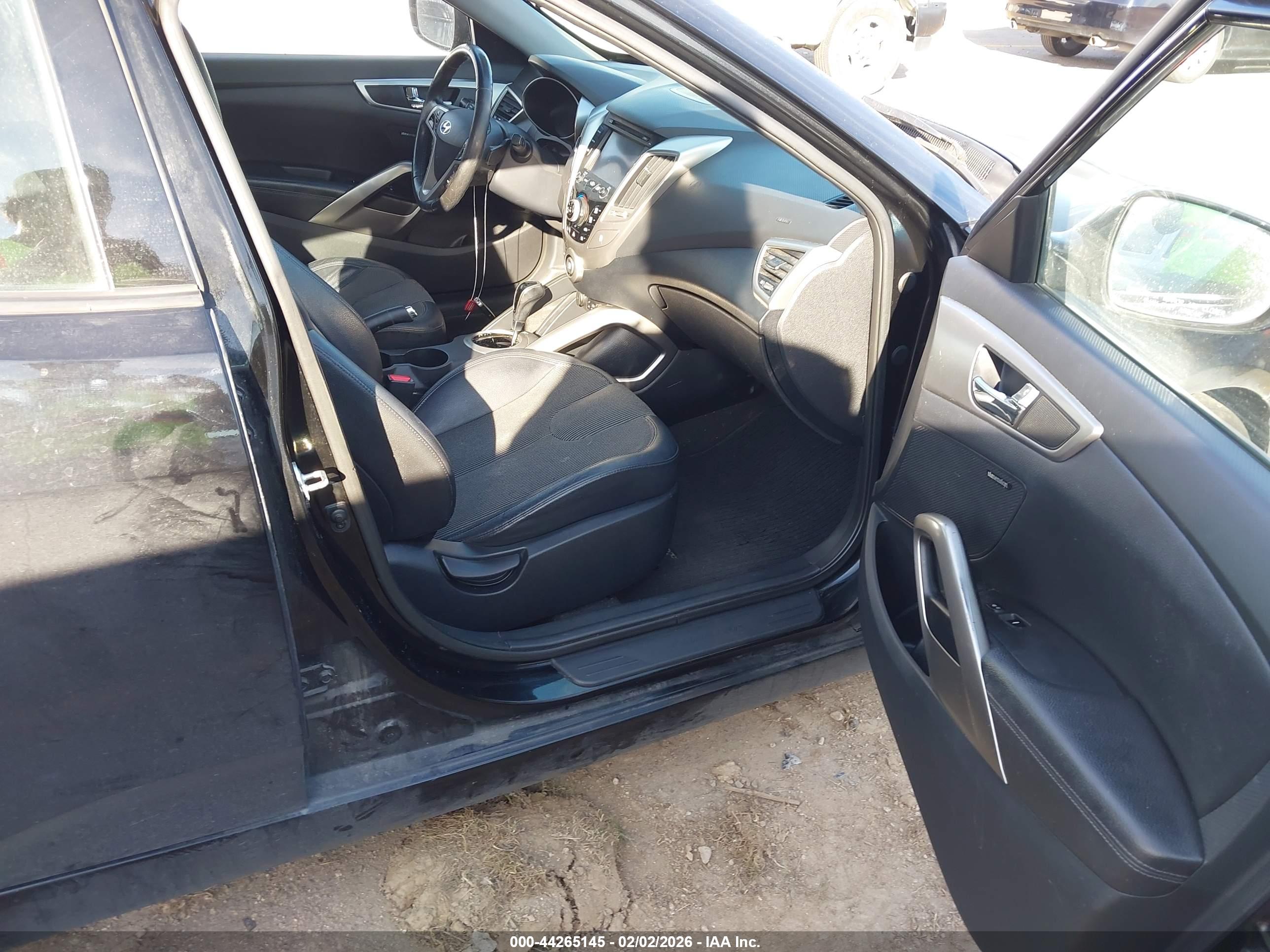 HYUNDAI VELOSTER image 5