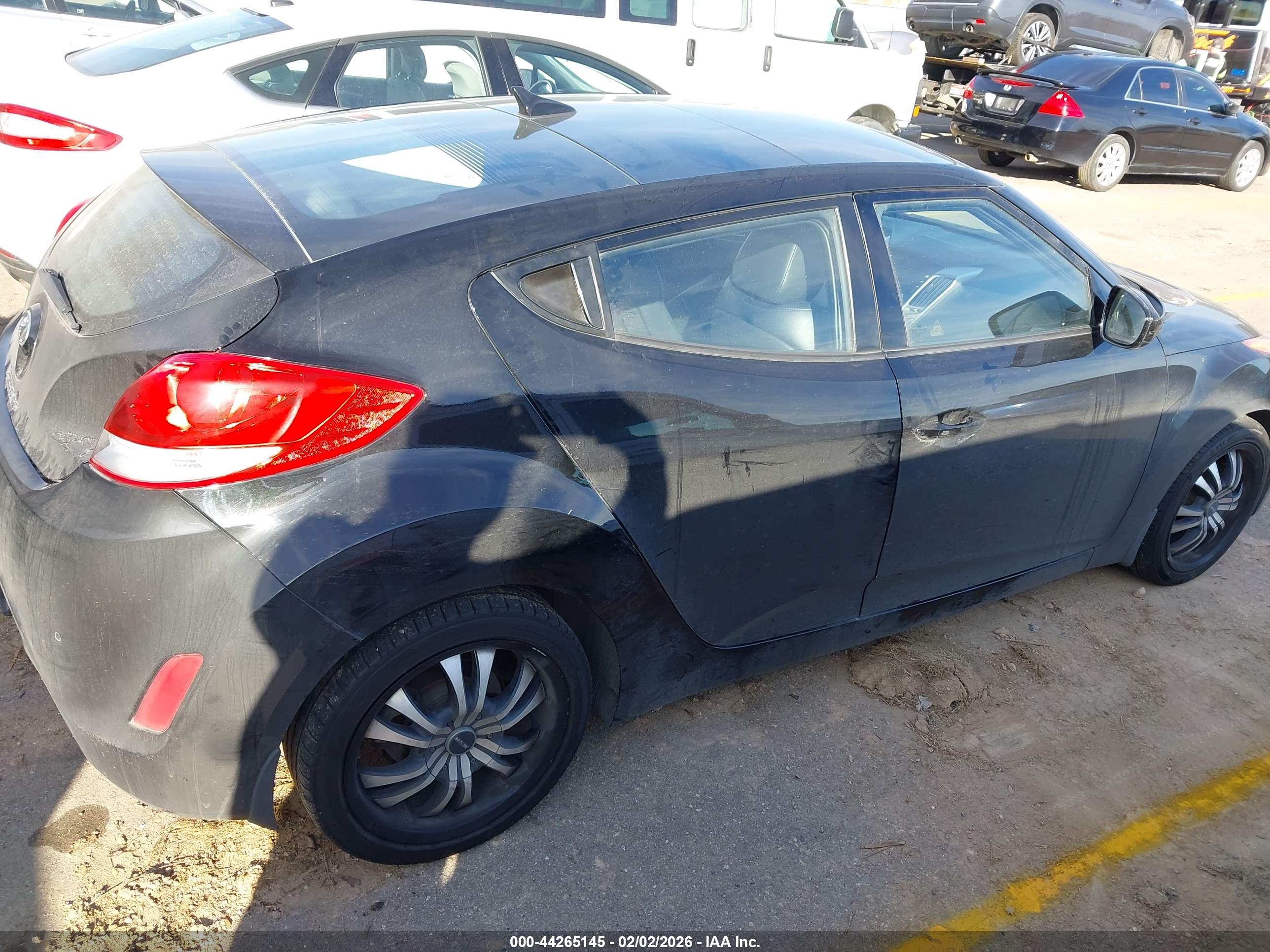 HYUNDAI VELOSTER image 6