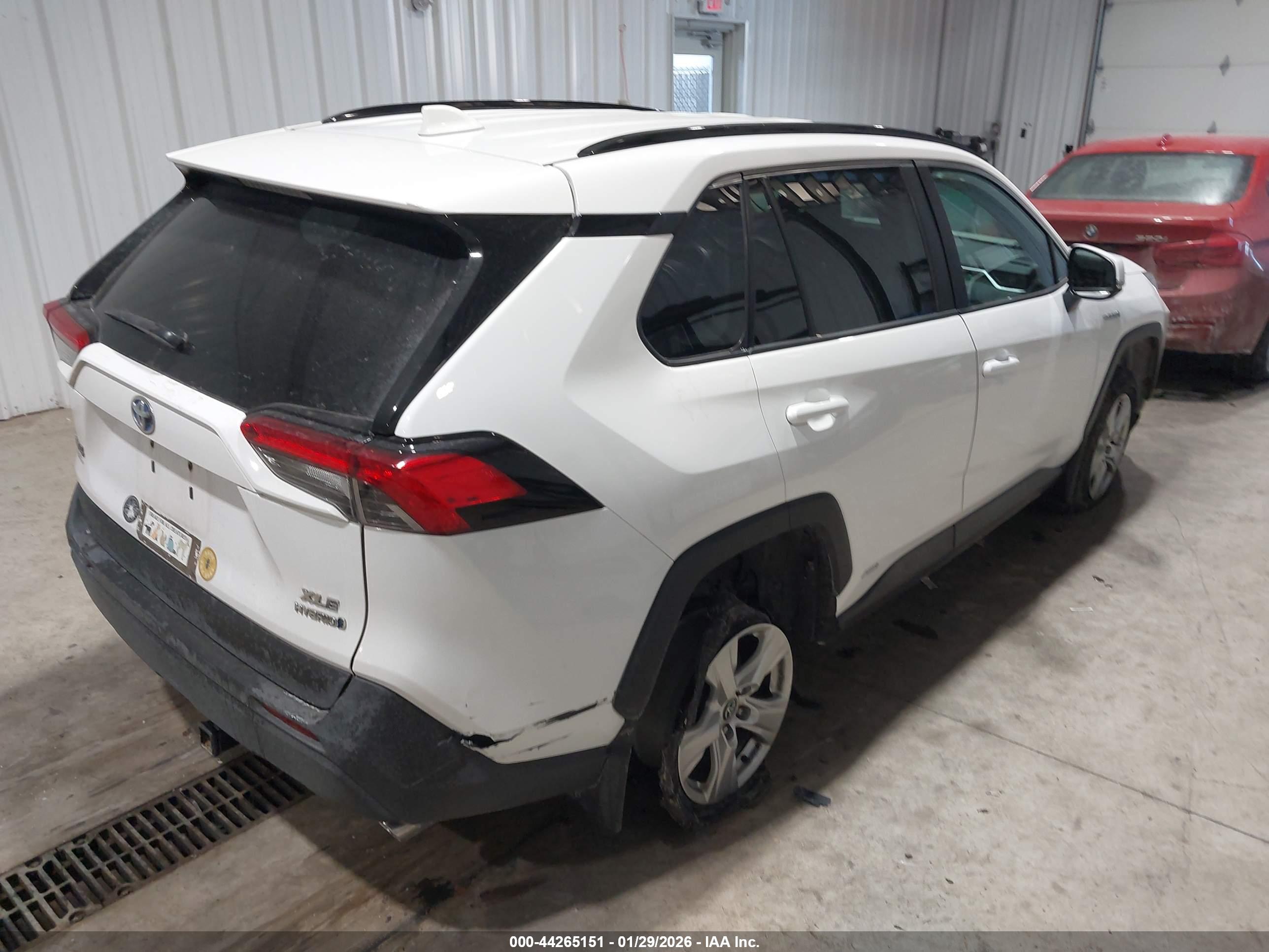 TOYOTA RAV4 image 4